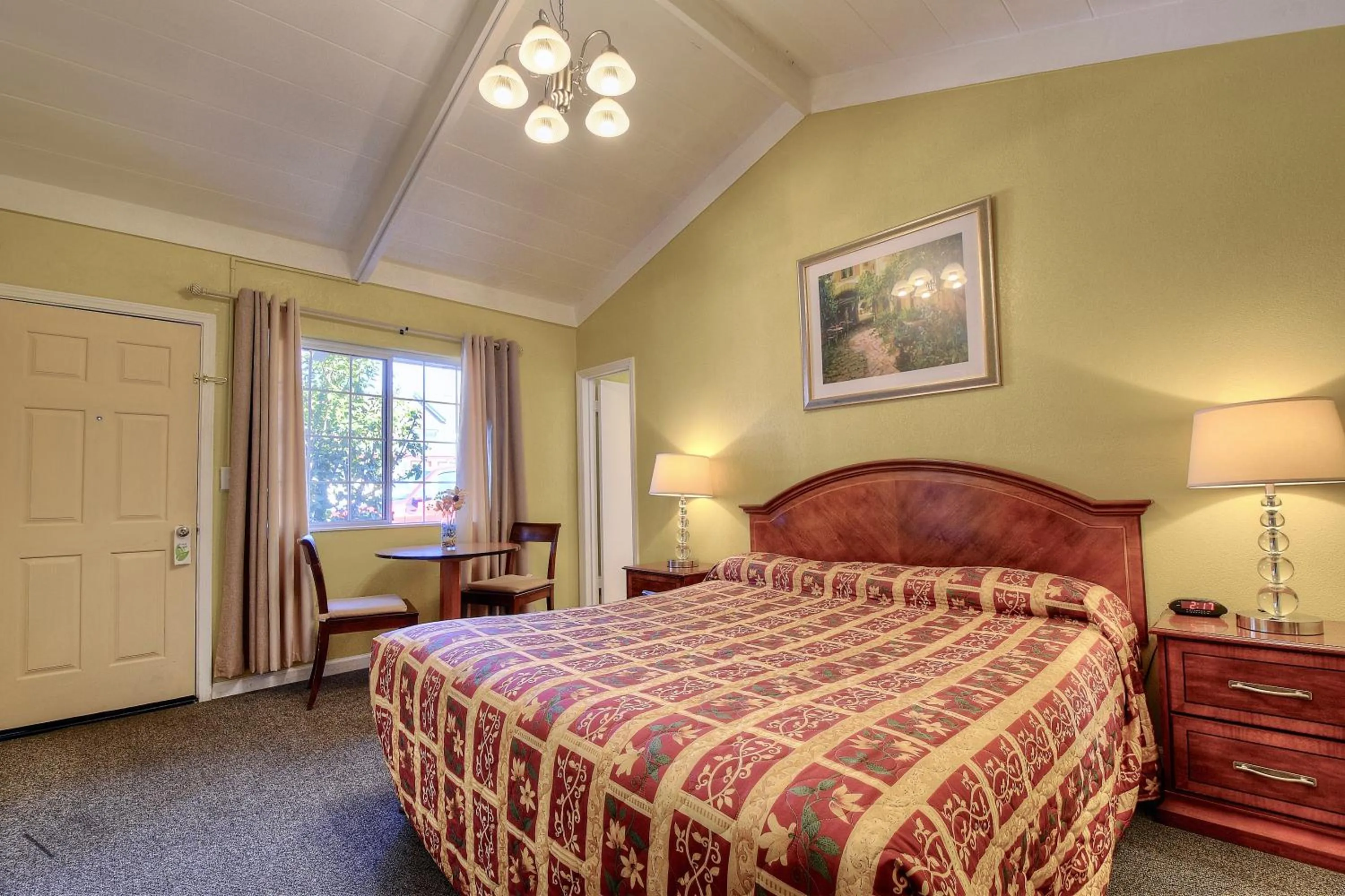 Photo of the whole room, Bed in Bayside Inn