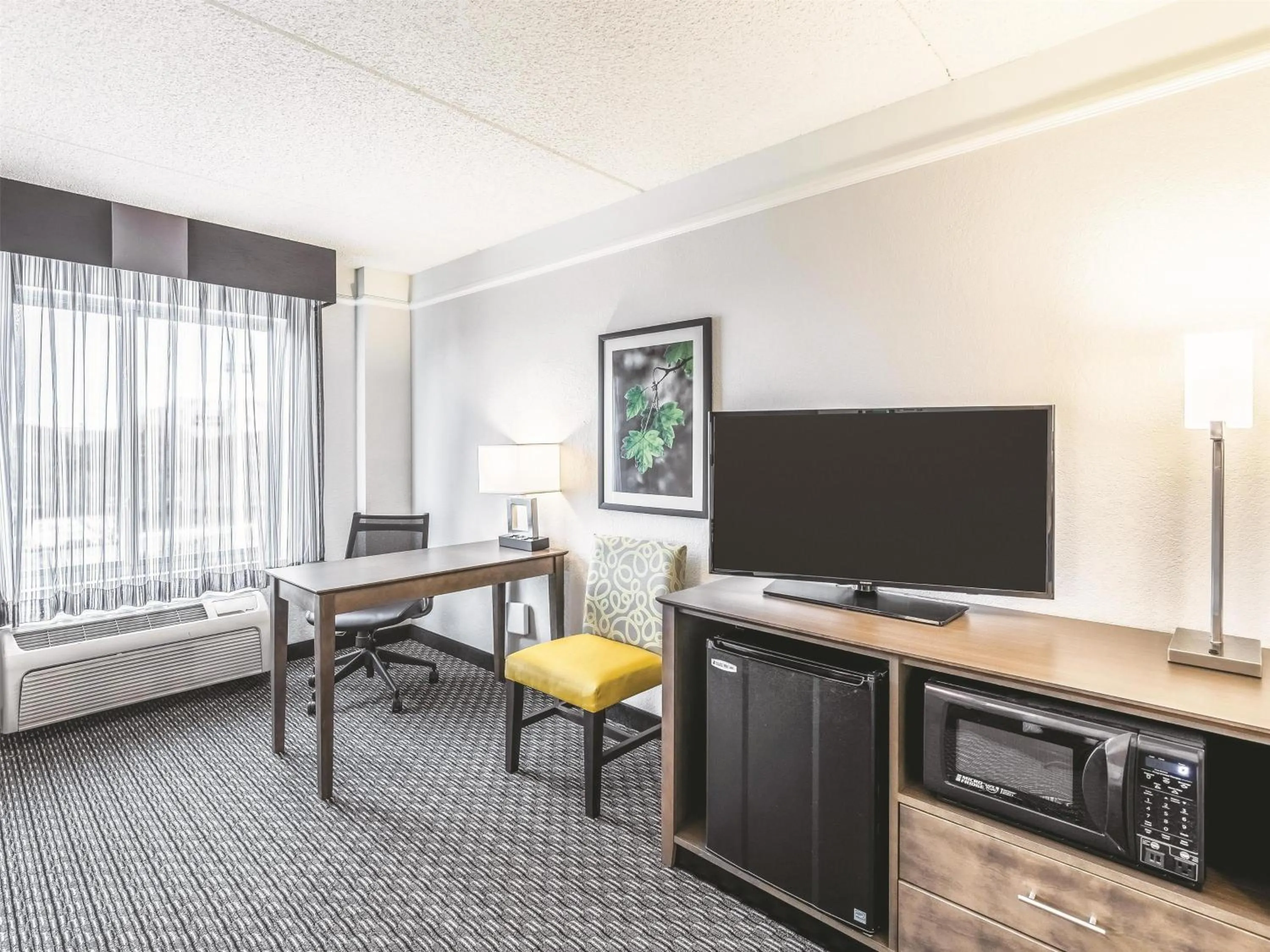 Photo of the whole room in La Quinta by Wyndham Austin Airport