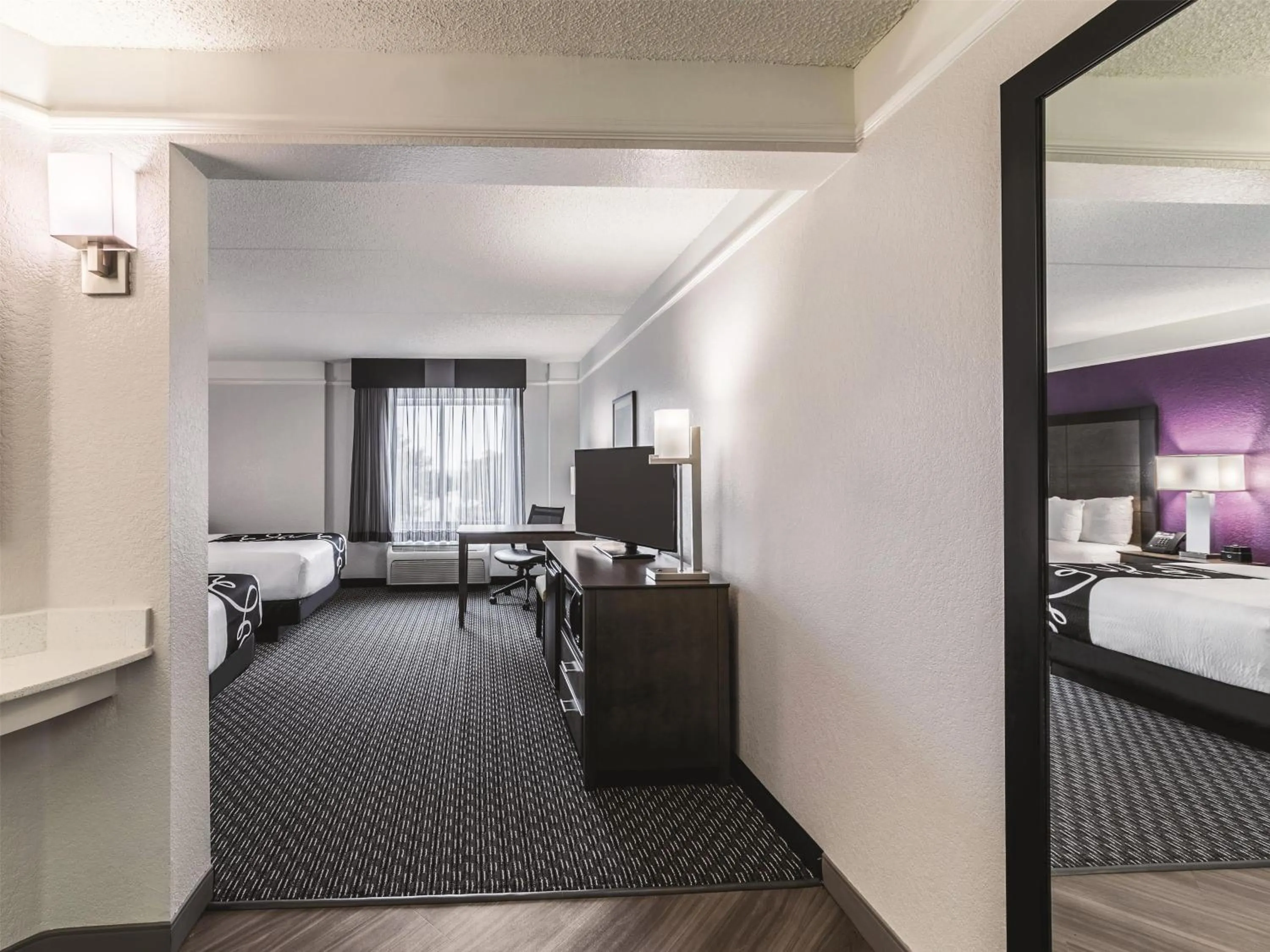 Photo of the whole room, Bed in La Quinta by Wyndham Austin Airport