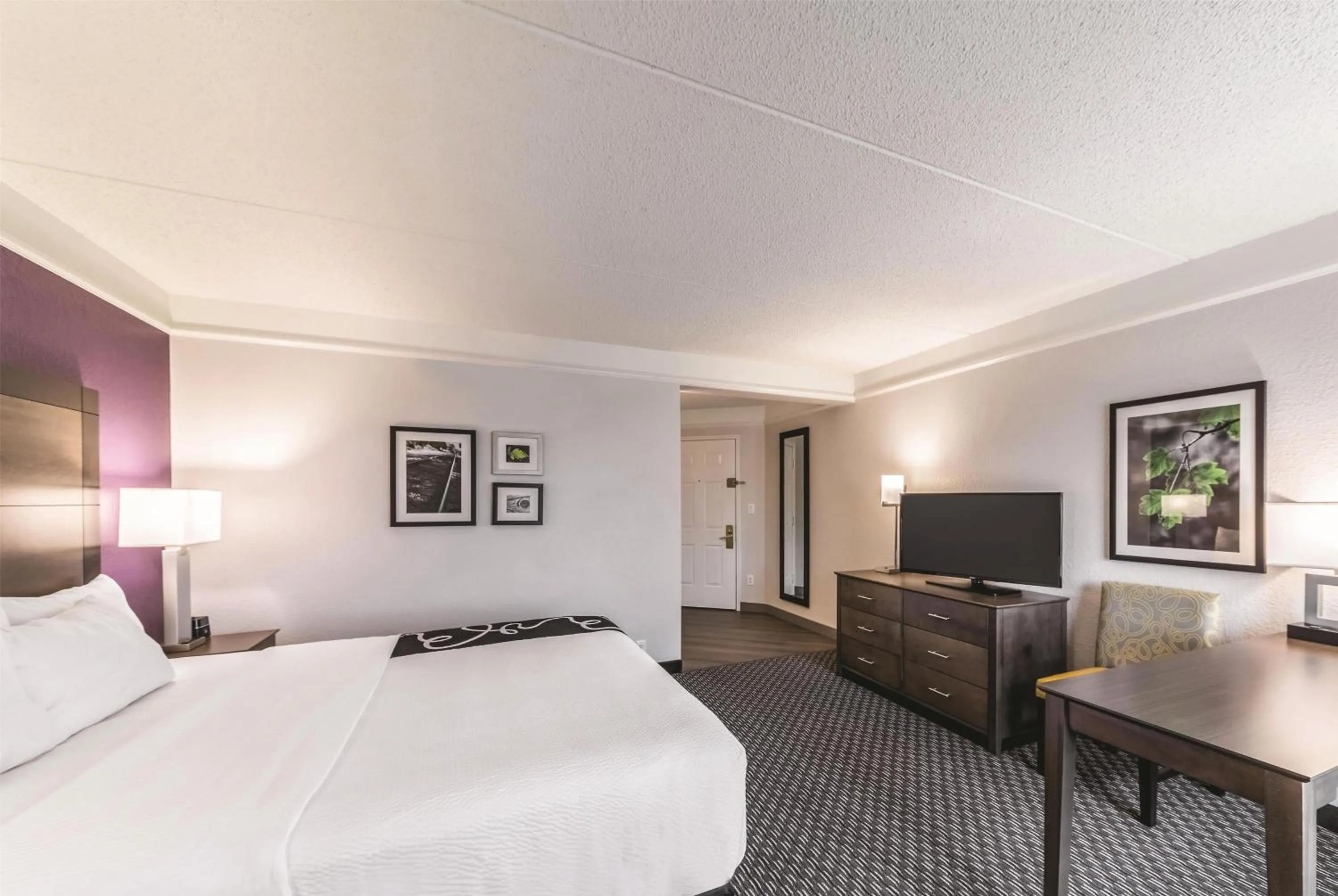 Photo of the whole room, Bed in La Quinta by Wyndham Austin Airport