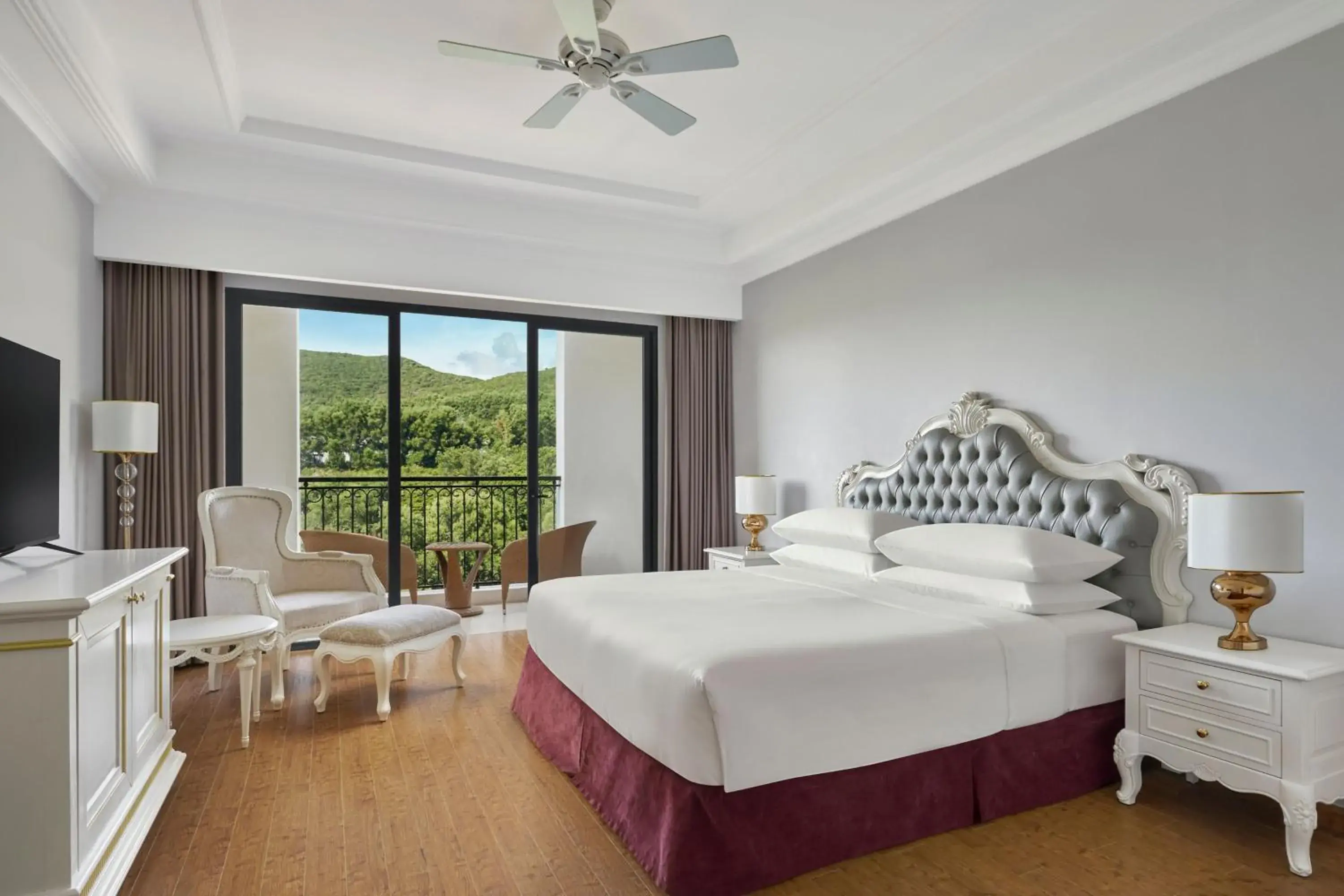 Deluxe, Garden view King with Balcony in Nha Trang Marriott Resort & Spa, Hon Tre Island Deluxe, Garden view King with Balcony in Nha Trang Marriott Resort & Spa, Hon Tre Island