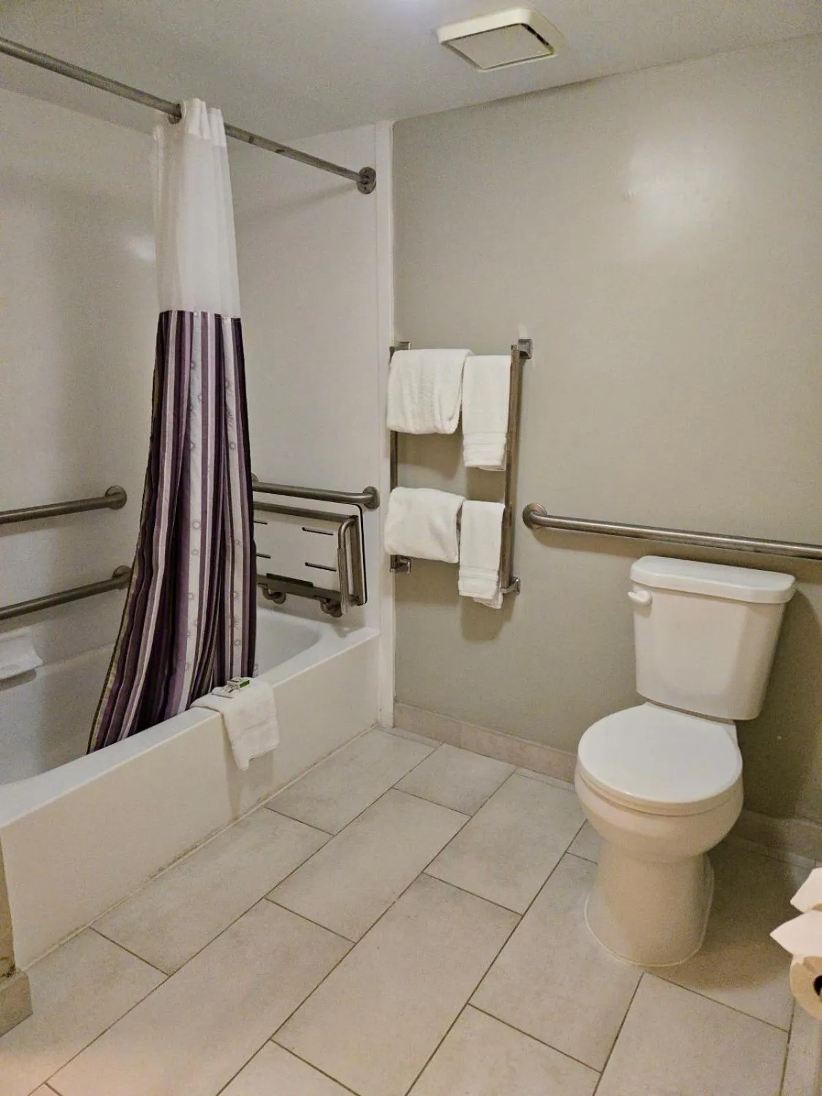 Bathroom in La Quinta Inn Tampa Airport Stadium Westshore