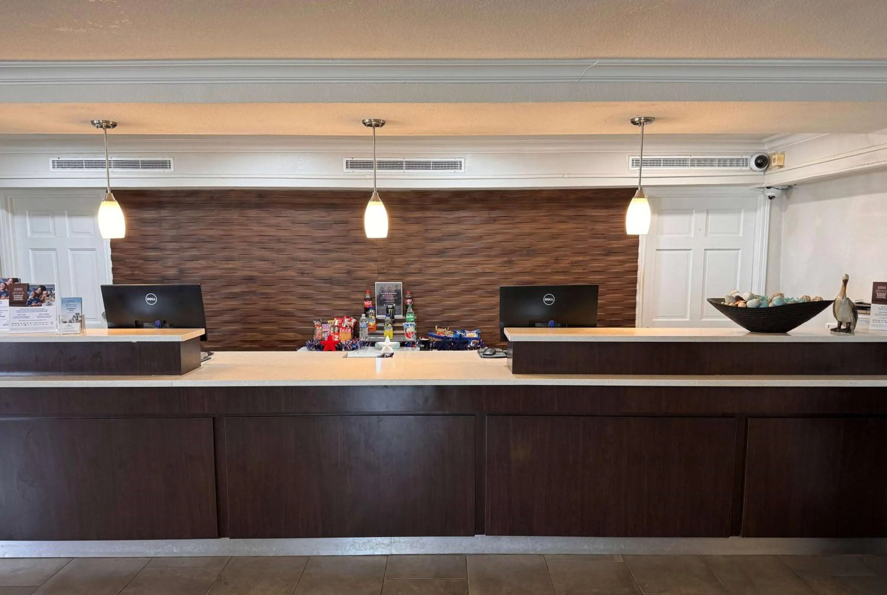 Lobby or reception in Wingate by Wyndham Galveston Beachfront at the Seawall