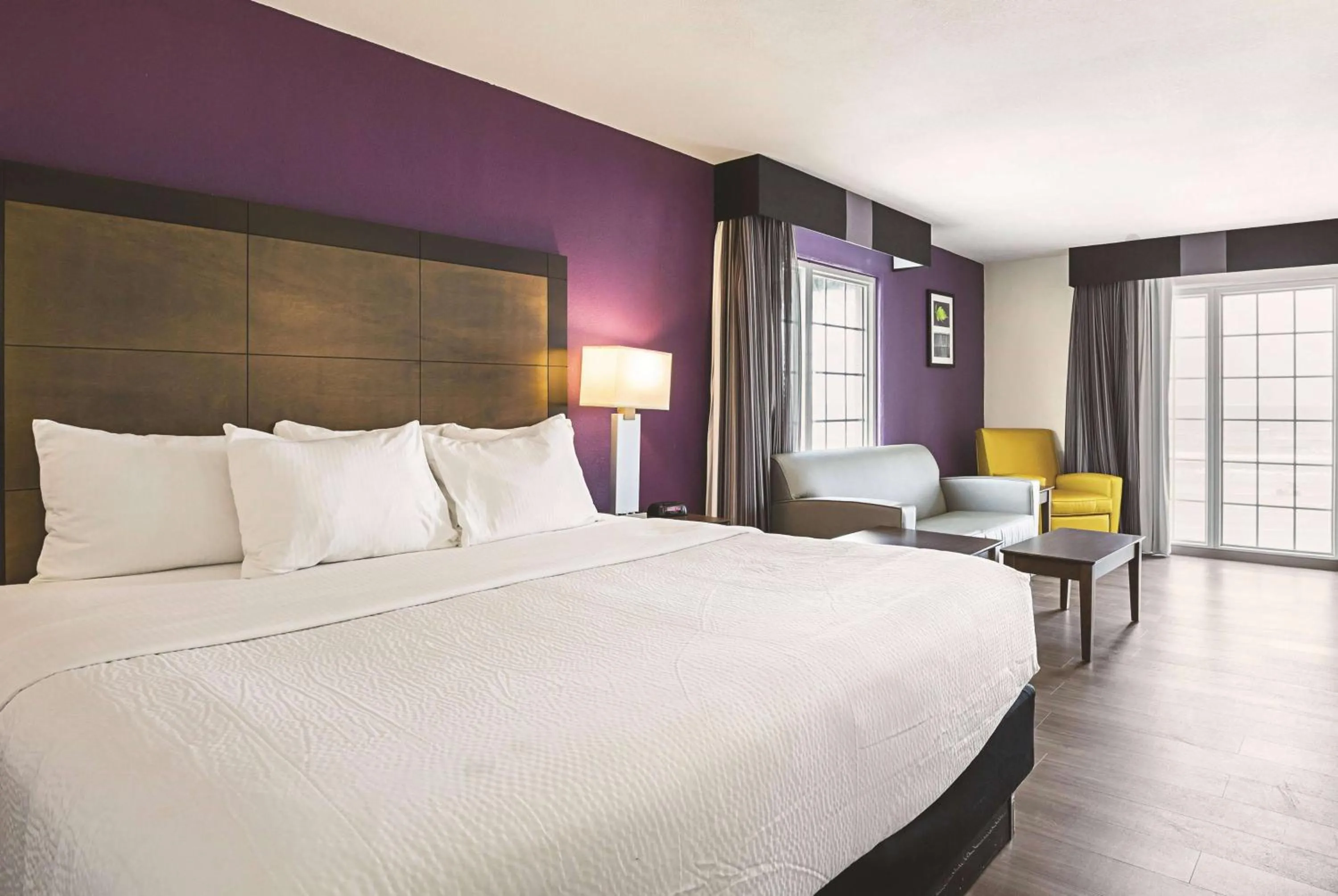 Bedroom, Bed in Wingate by Wyndham Galveston Beachfront at the Seawall