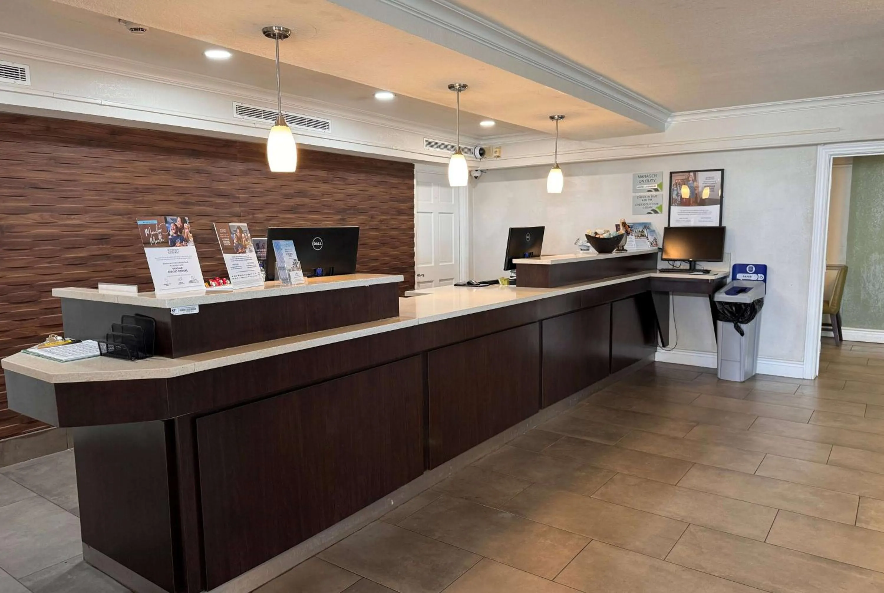Lobby or reception in Wingate by Wyndham Galveston Beachfront at the Seawall