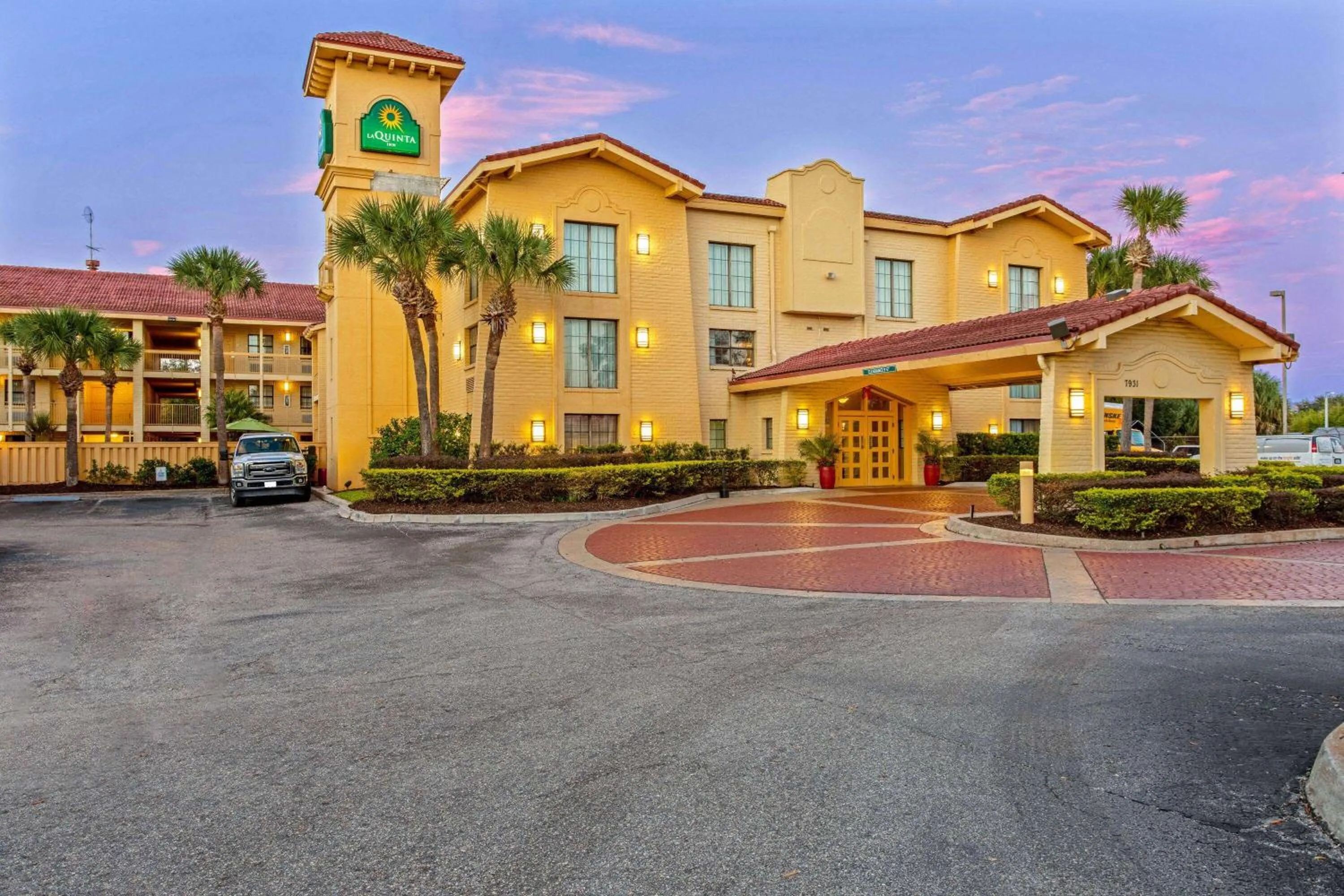 Property building in La Quinta Inn by Wyndham Orlando Airport West