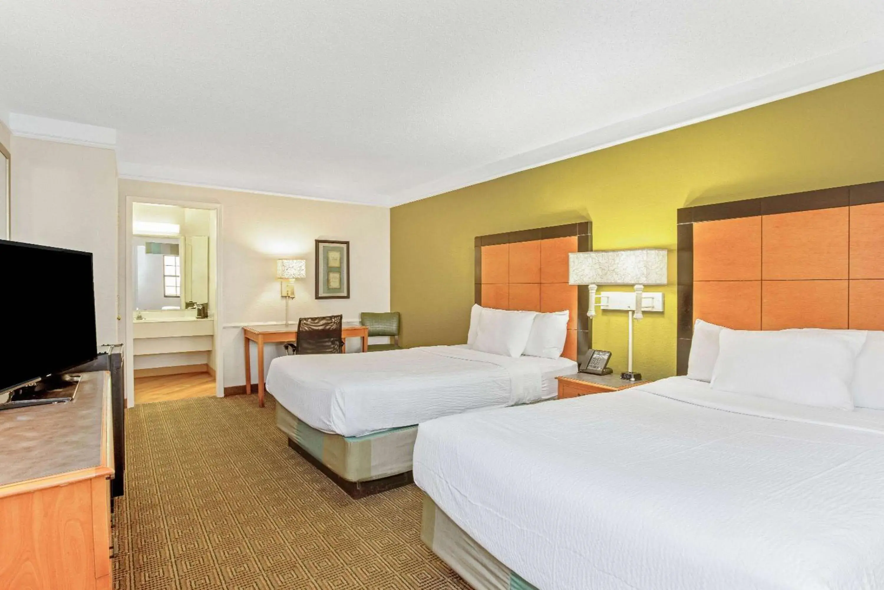 Deluxe Double Room with Two Double Beds in La Quinta Inn by Wyndham Orlando Airport West Deluxe Double Room with Two Double Beds in La Quinta Inn by Wyndham Orlando Airport West