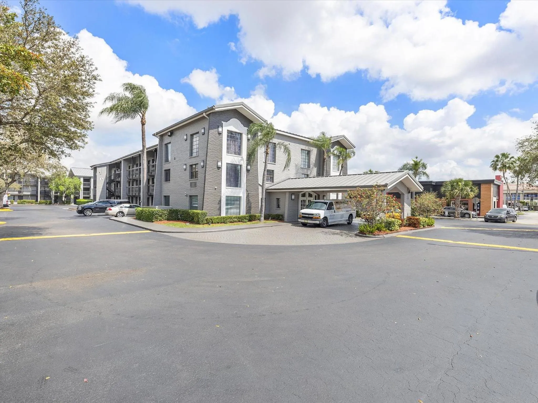 Property building in La Quinta Inn by Wyndham Miami Airport North