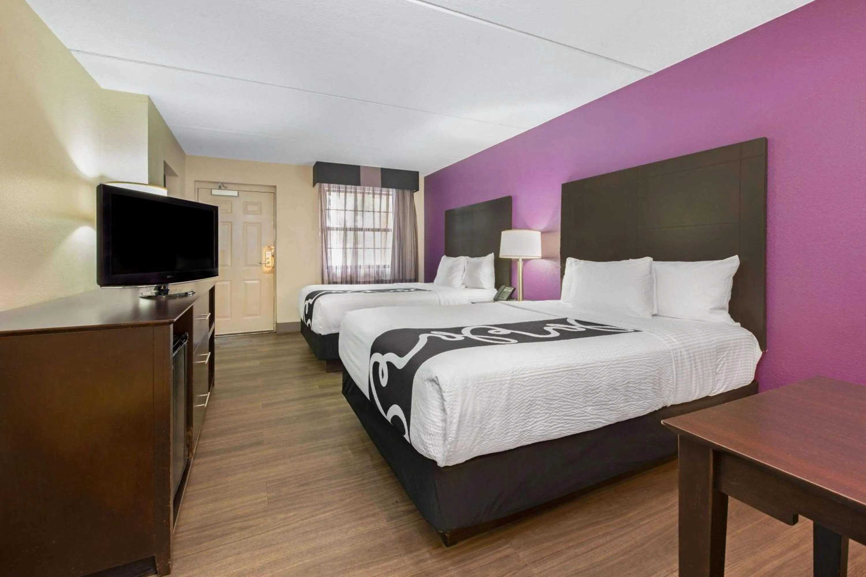 Photo of the whole room, Bed in La Quinta Inn by Wyndham Miami Airport North