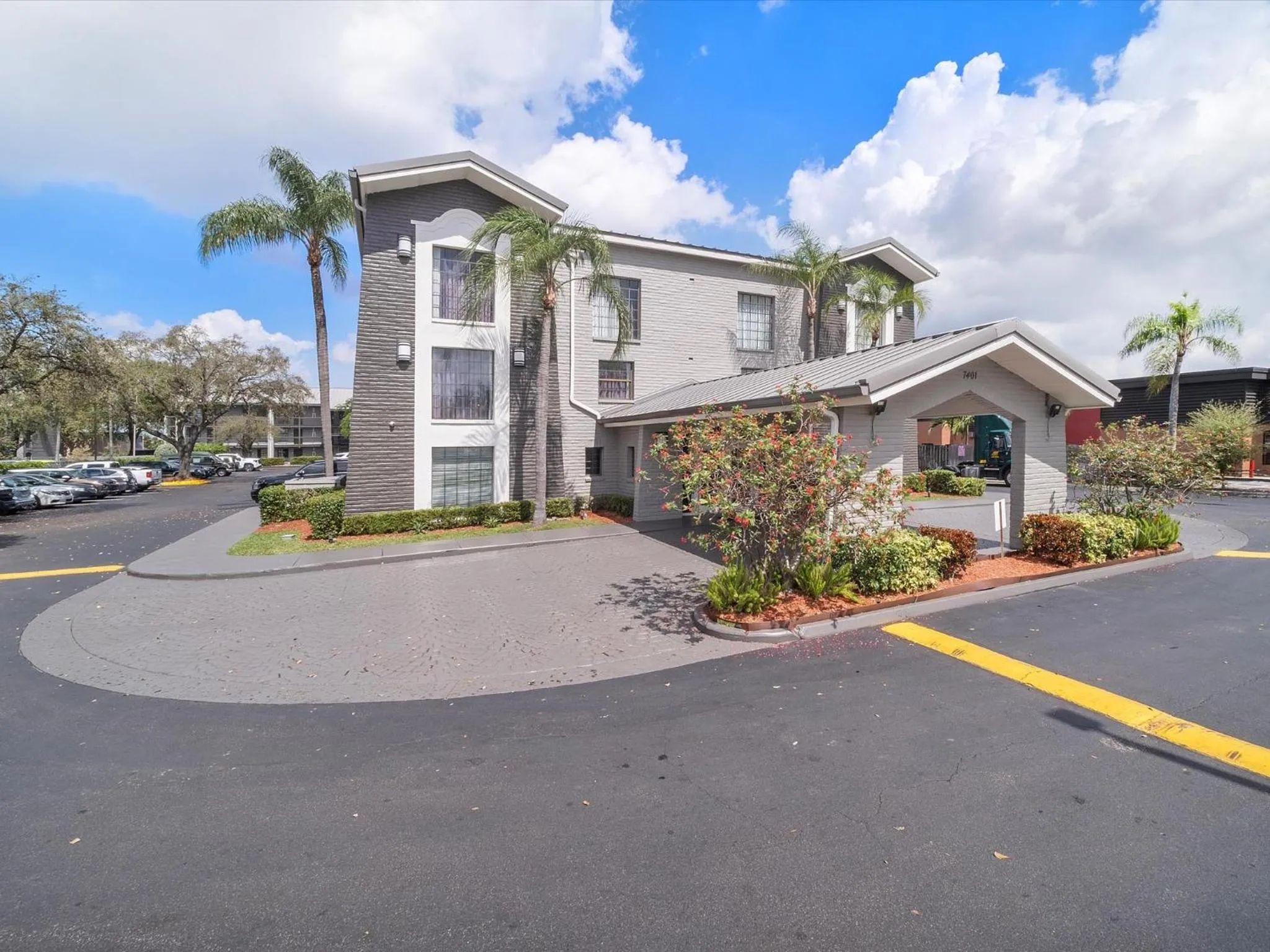 Property building in La Quinta Inn by Wyndham Miami Airport North