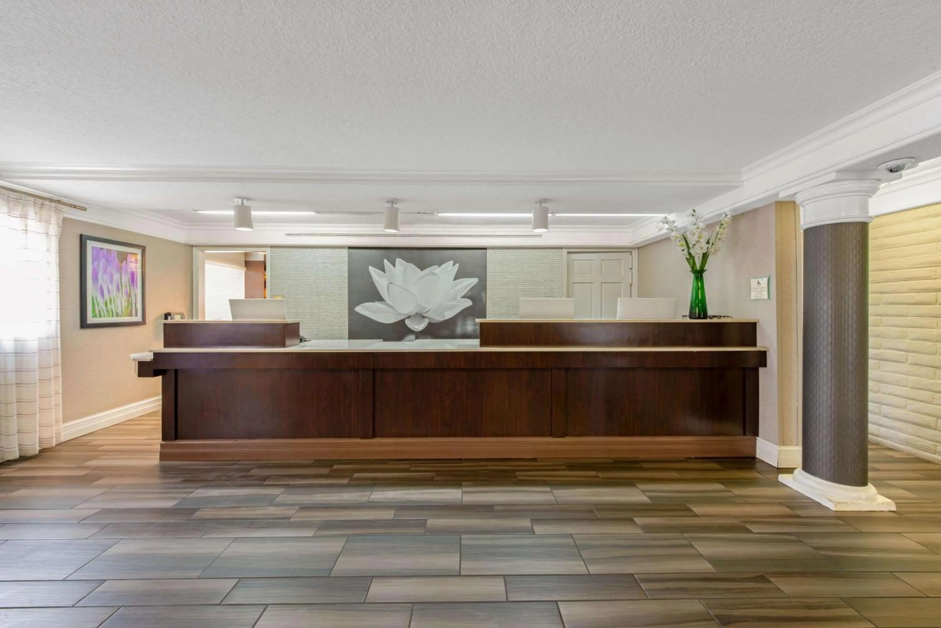 Lobby or reception in La Quinta Inn by Wyndham Miami Airport North