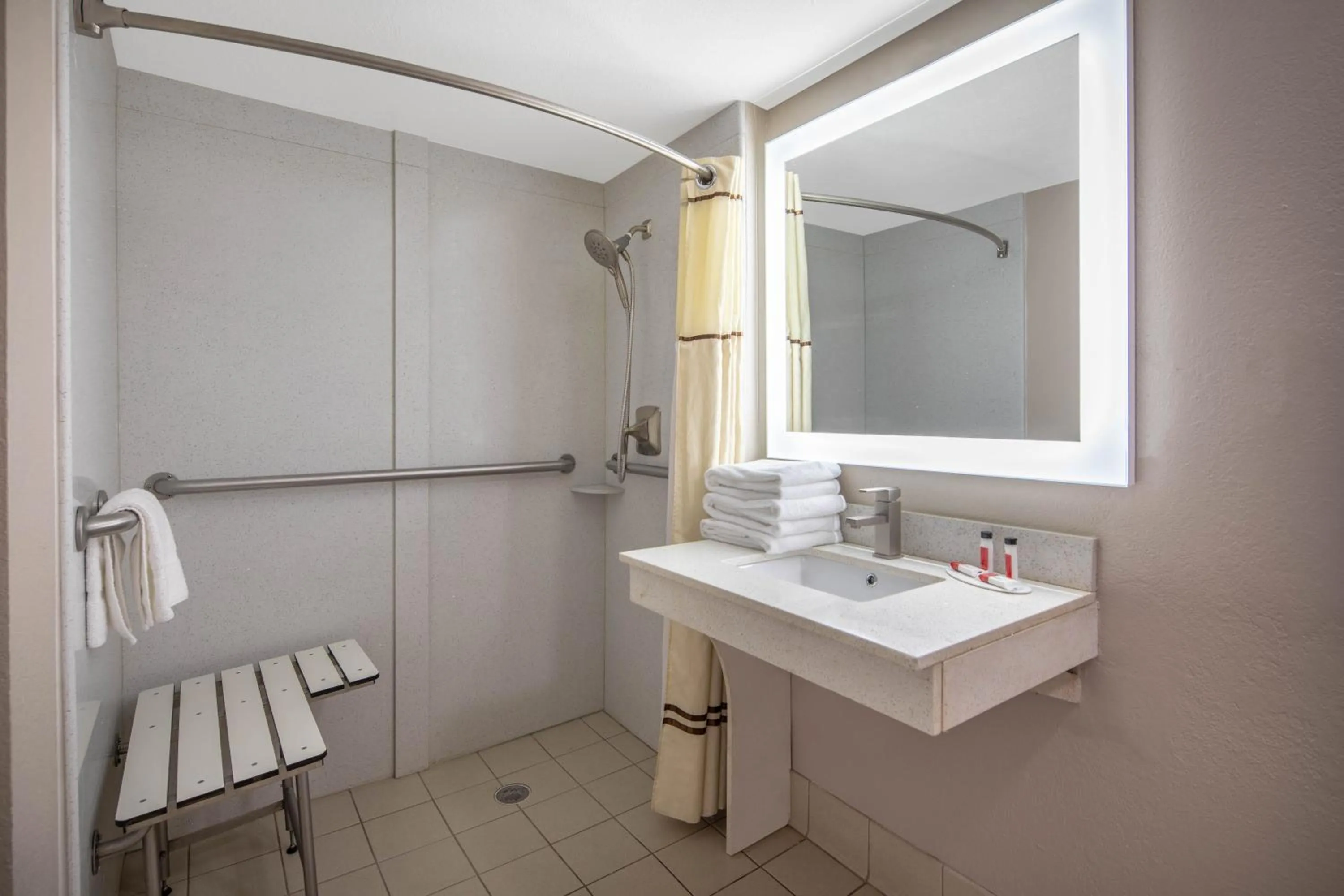 Bathroom in Budget Inn & Suite Atlanta Marietta Stadium