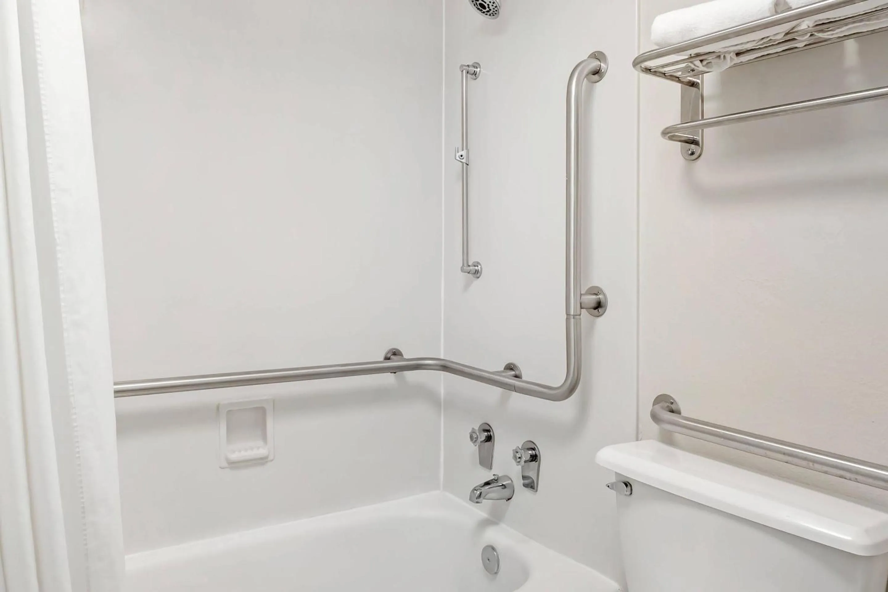 Bedroom in Quality Inn & Suites North Charleston - Ashley Phosphate