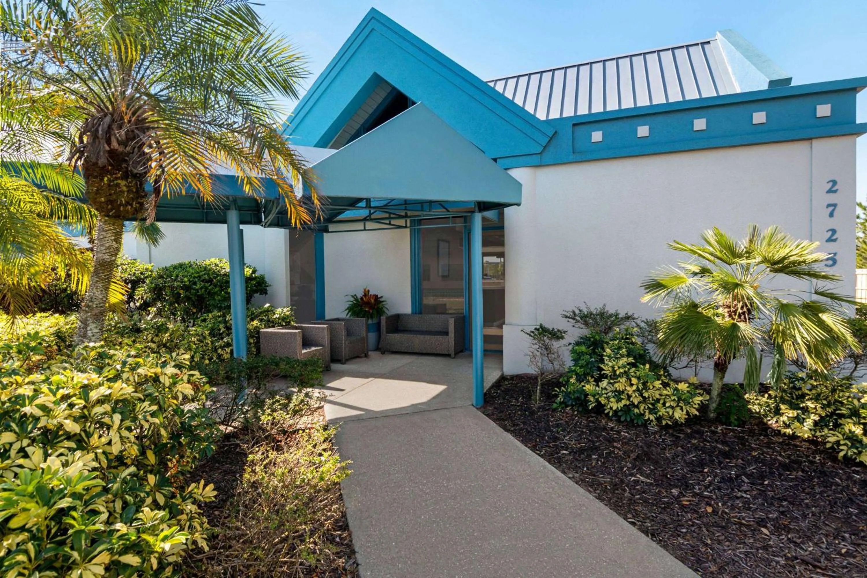 Property building in Baymont by Wyndham Intl Speedway I-95 Daytona Beach