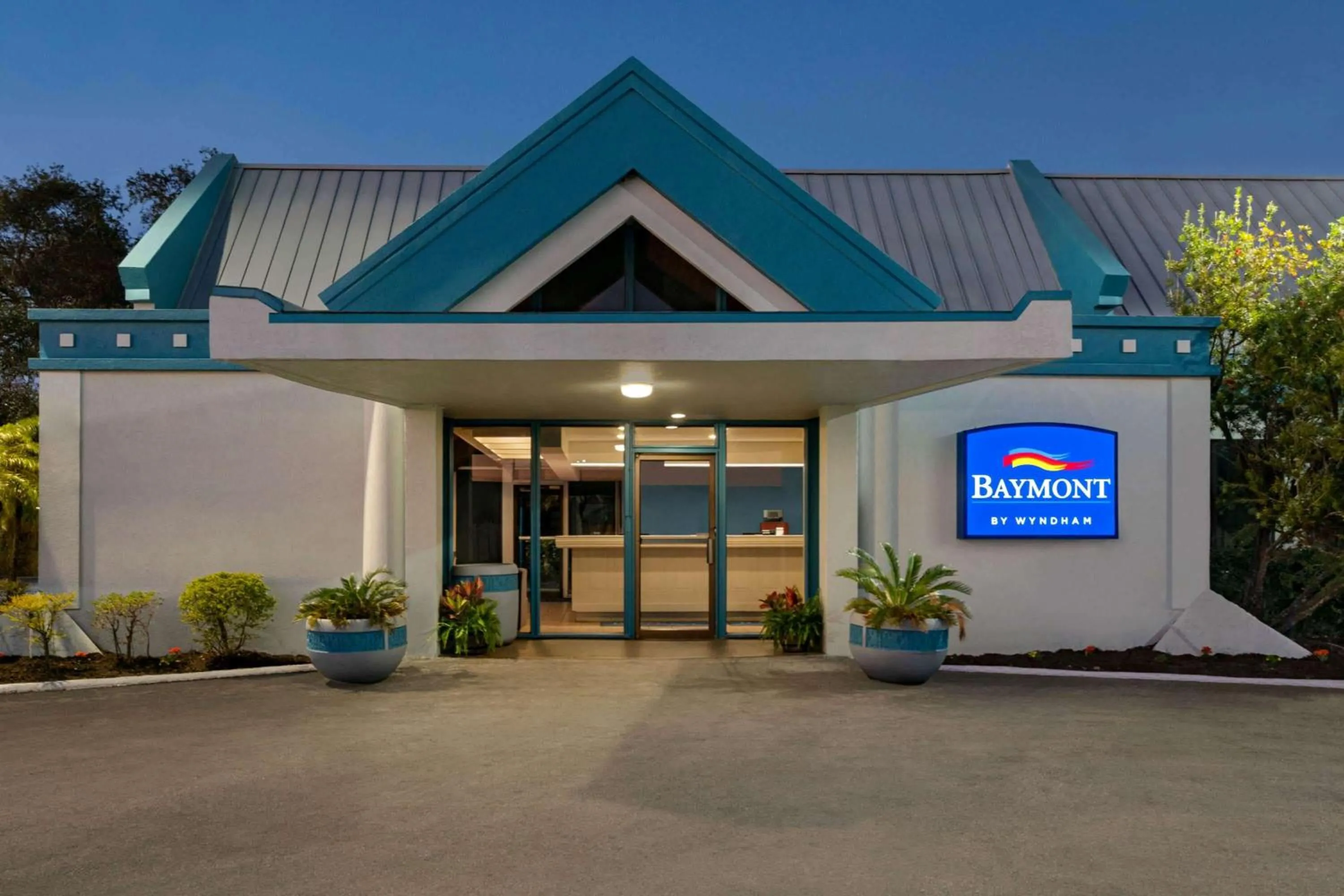 Property building in Baymont by Wyndham Intl Speedway I-95 Daytona Beach