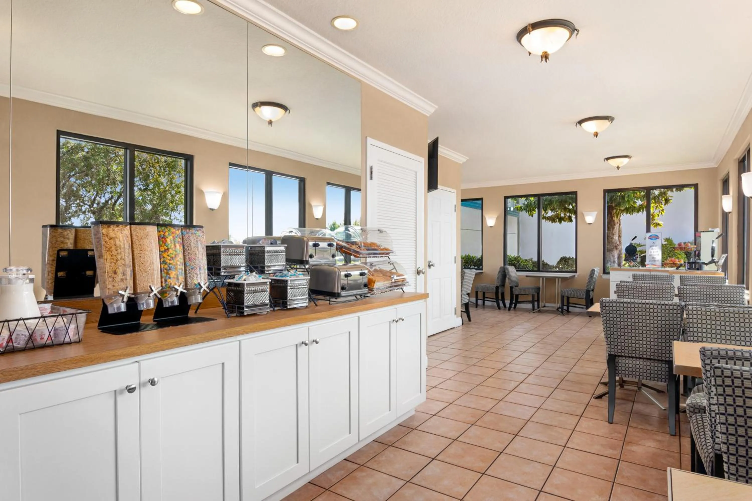 Breakfast in Baymont by Wyndham Intl Speedway I-95 Daytona Beach