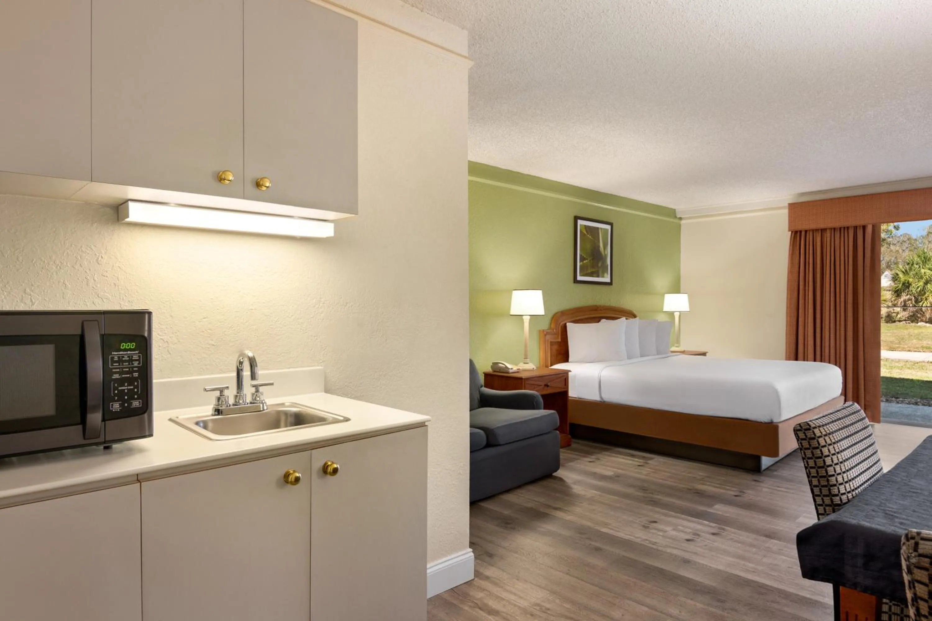 Photo of the whole room, Bed in Baymont by Wyndham Intl Speedway I-95 Daytona Beach