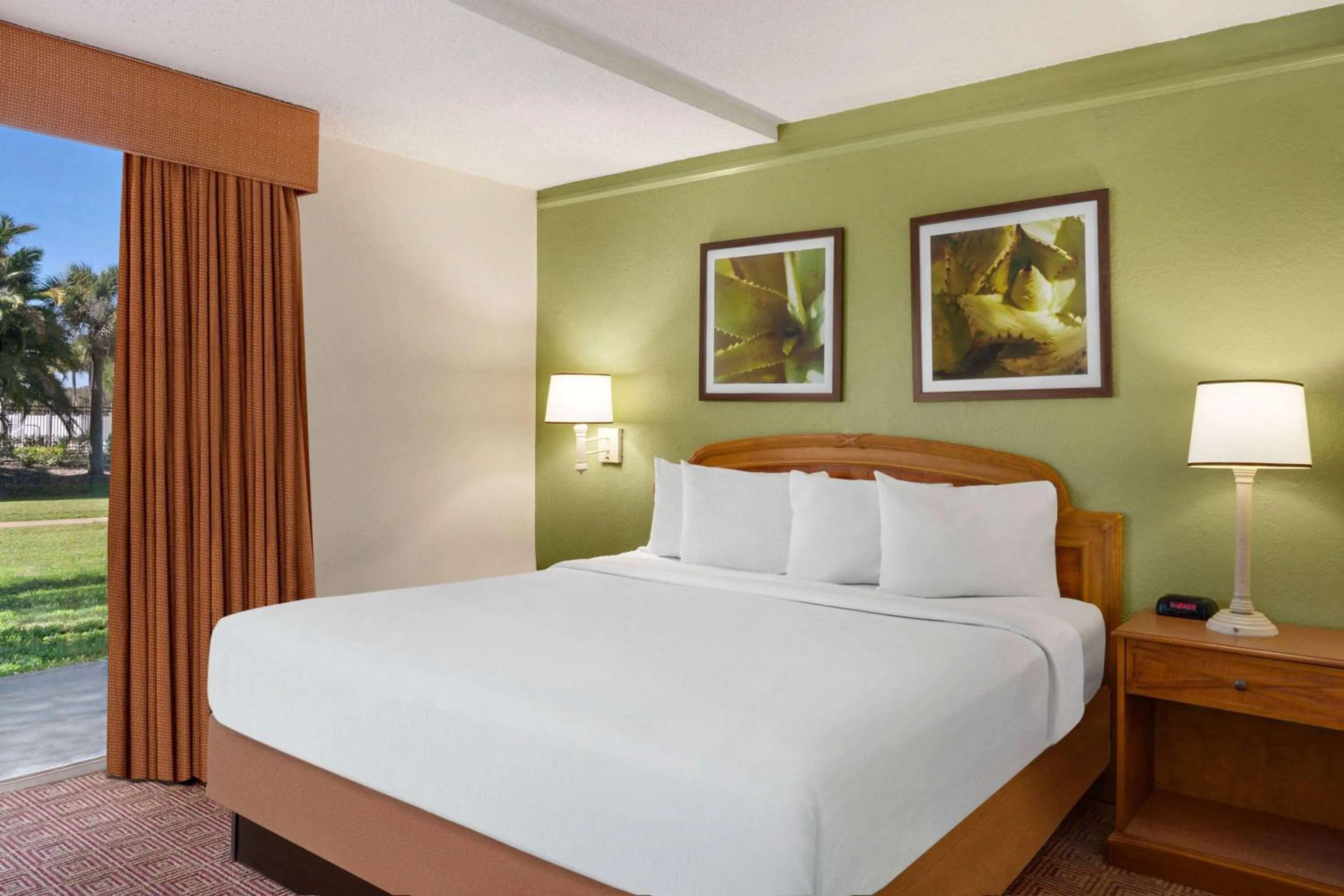 Photo of the whole room, Bed in Baymont by Wyndham Intl Speedway I-95 Daytona Beach