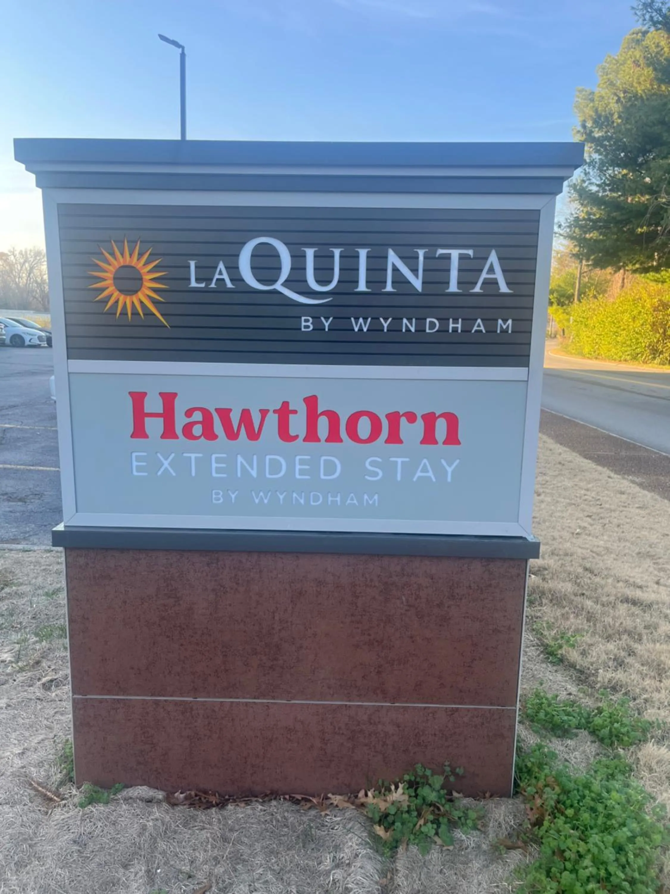 Logo/Certificate/Sign in La Quinta by Wyndham Nashville Airport/Opryland