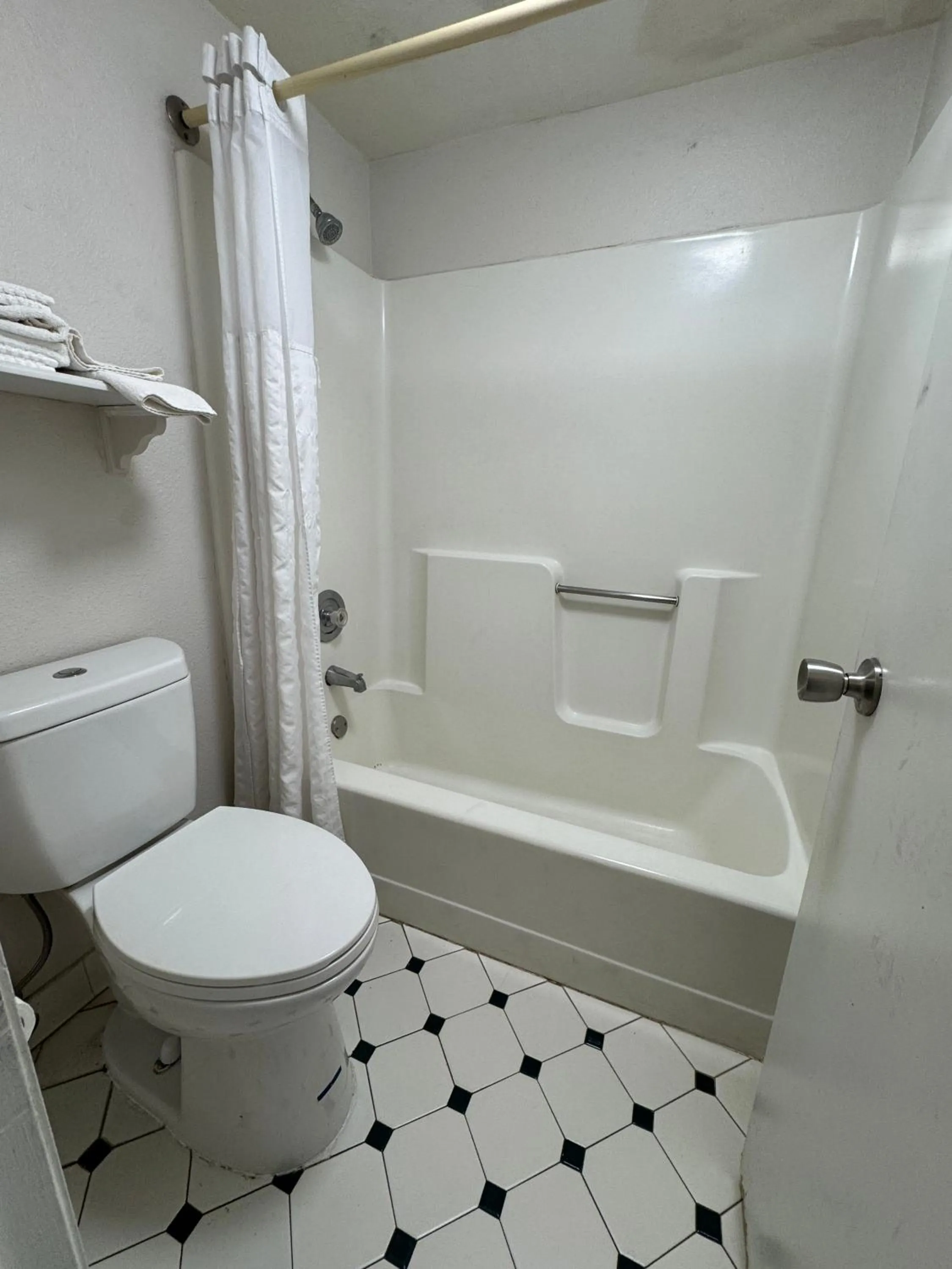 Bath in Super 8 by Wyndham Savannah