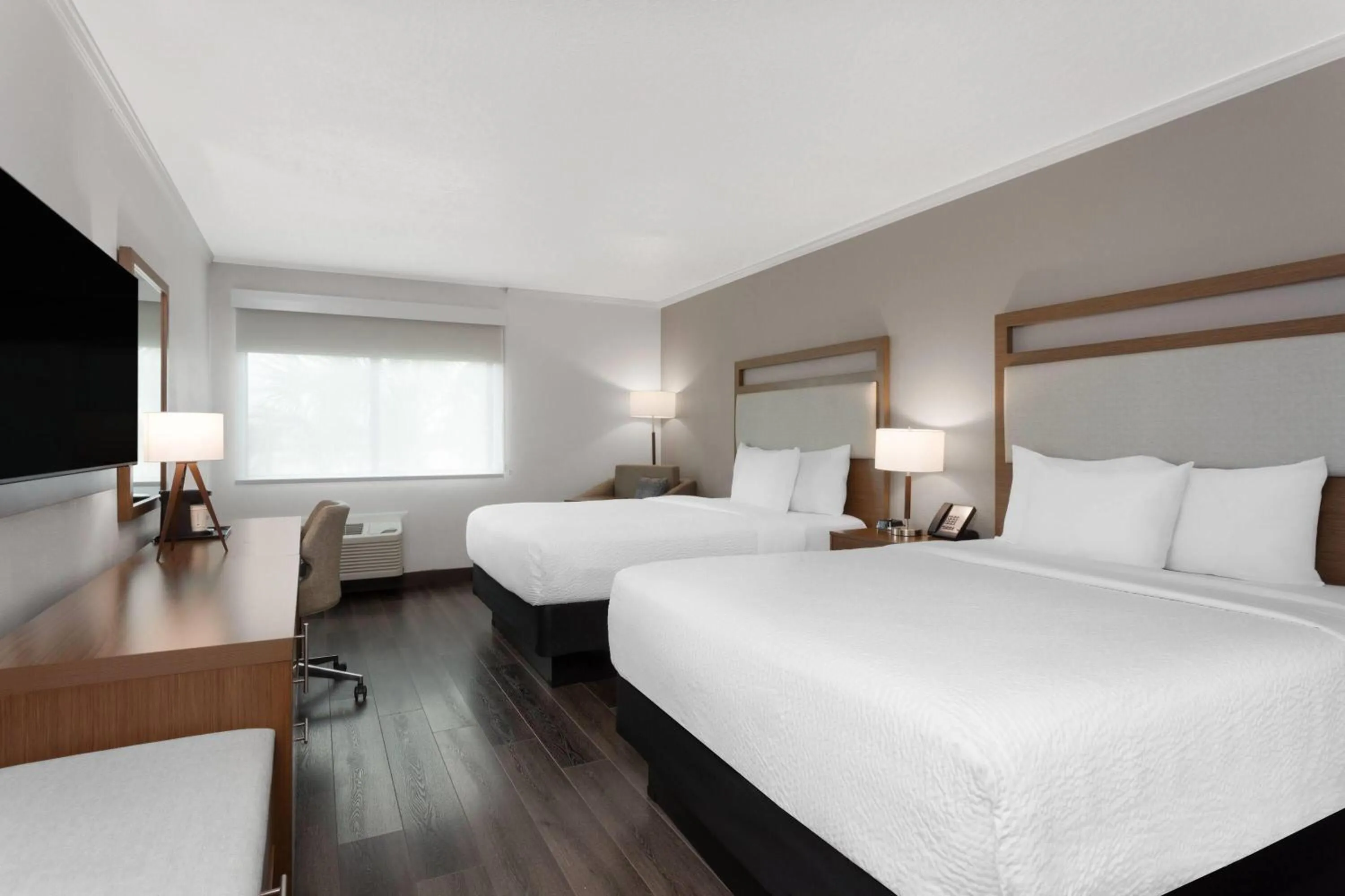 Photo of the whole room, Bed in La Quinta by Wyndham Ft Lauderdale Cypress Creek