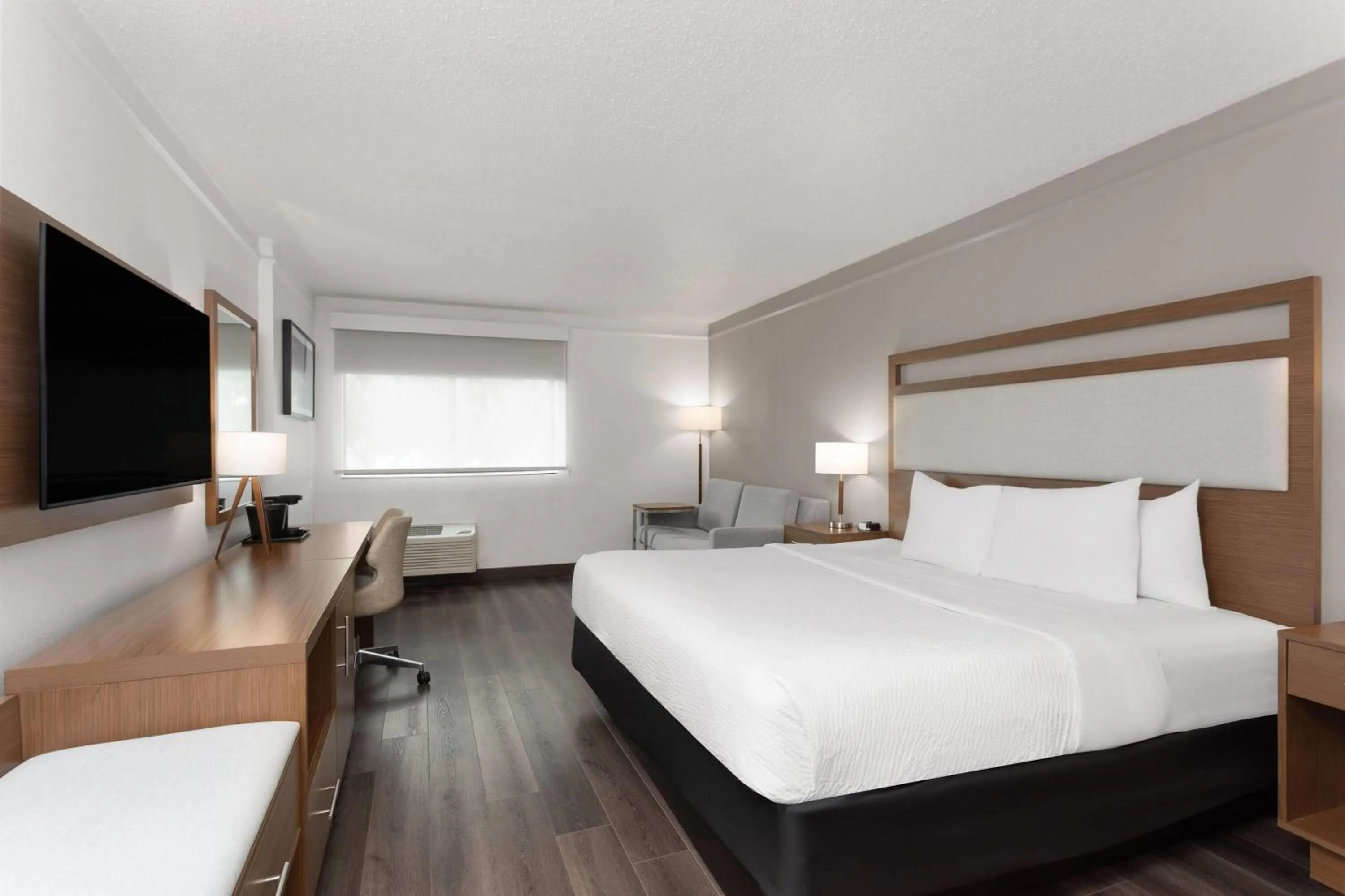 Photo of the whole room, Bed in La Quinta by Wyndham Ft Lauderdale Cypress Creek