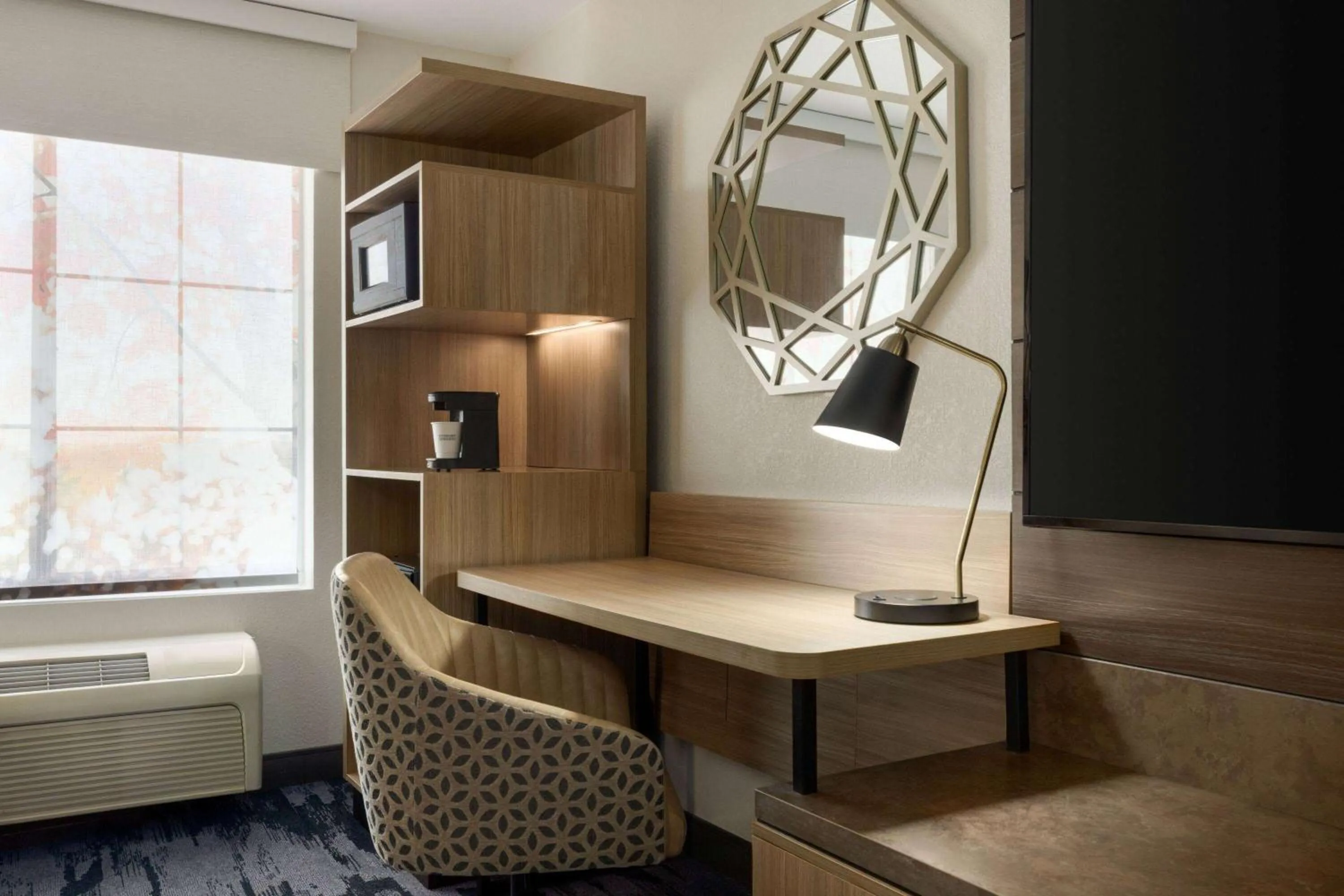 Photo of the whole room, Bed in La Quinta by Wyndham Austin Southwest