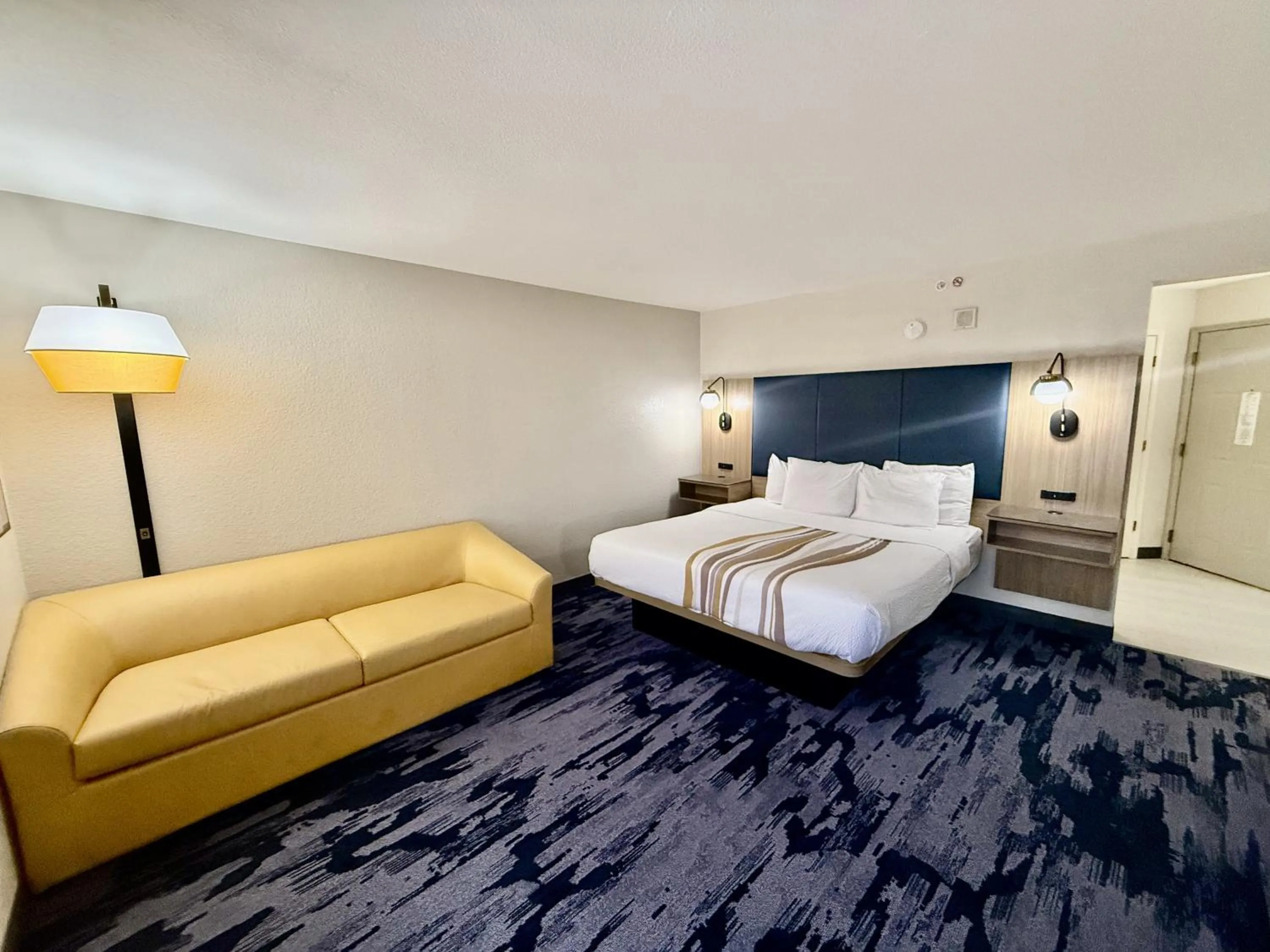 Bed in La Quinta by Wyndham Austin Southwest