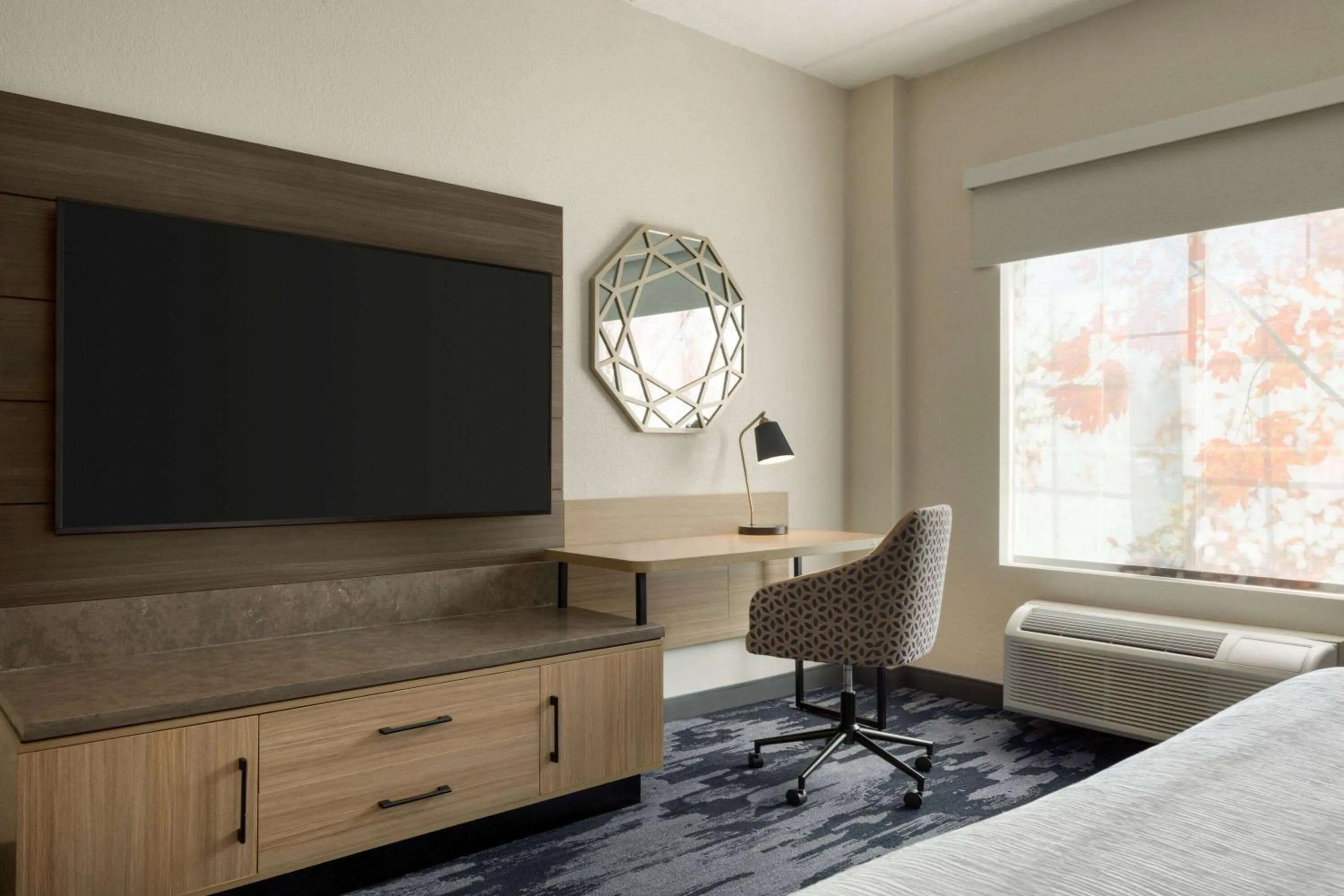 Photo of the whole room, Bed in La Quinta by Wyndham Austin Southwest