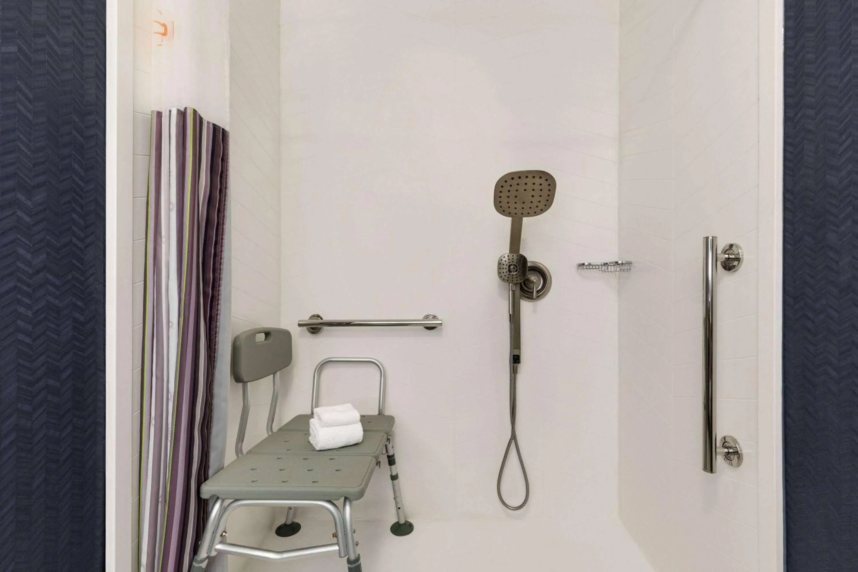 Shower in La Quinta by Wyndham Austin Southwest