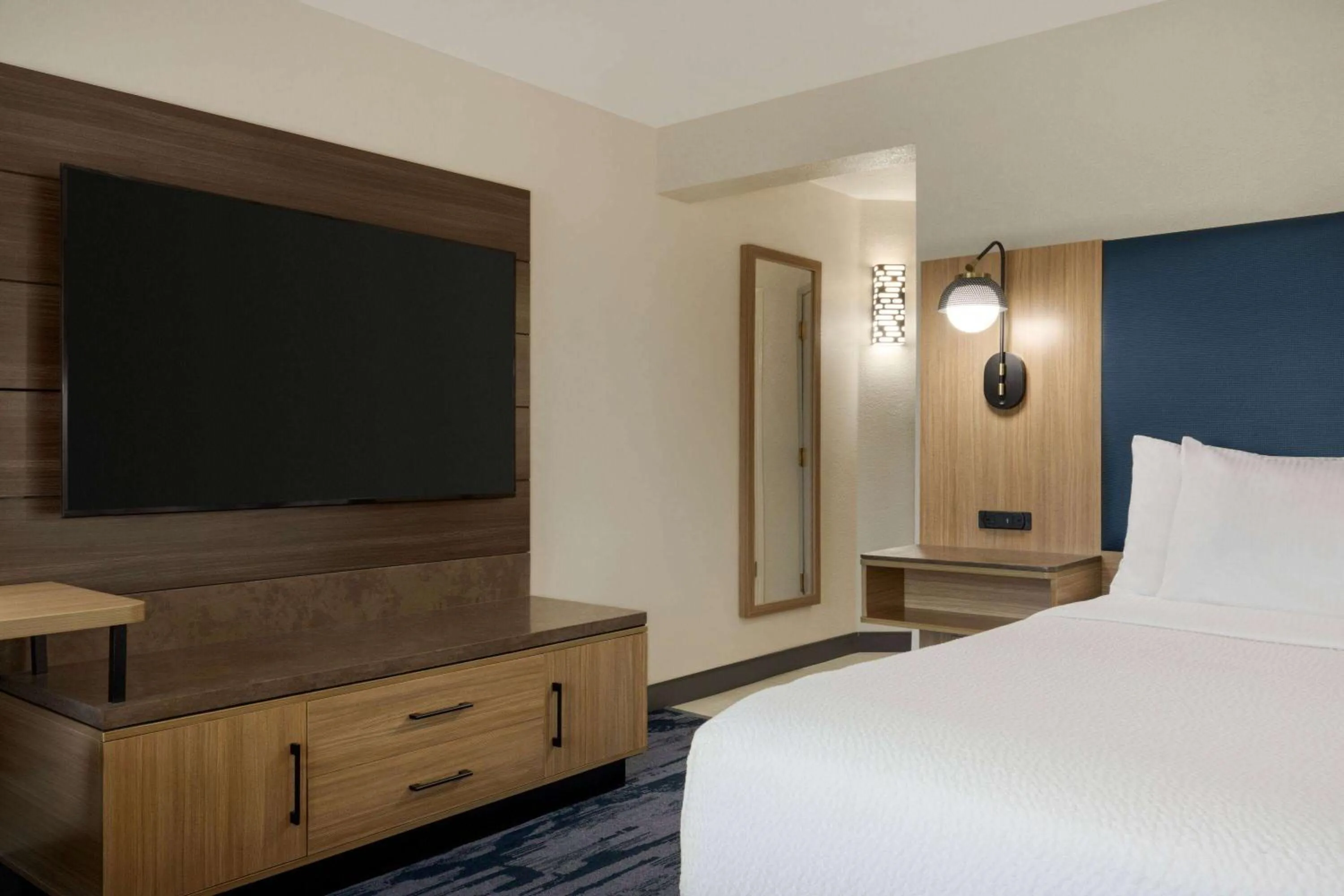 Photo of the whole room, Bed in La Quinta by Wyndham Austin Southwest