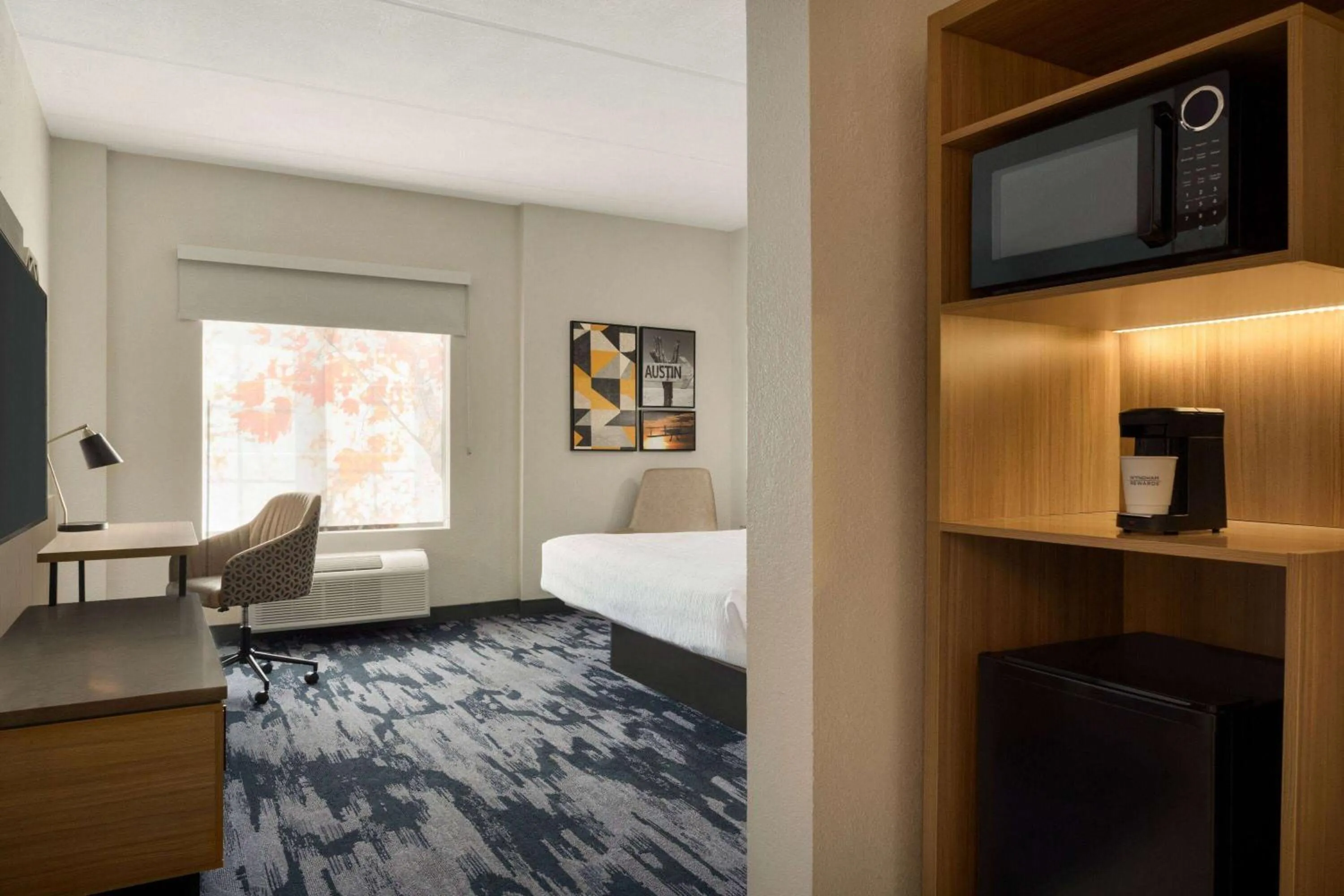 Photo of the whole room, Bed in La Quinta by Wyndham Austin Southwest