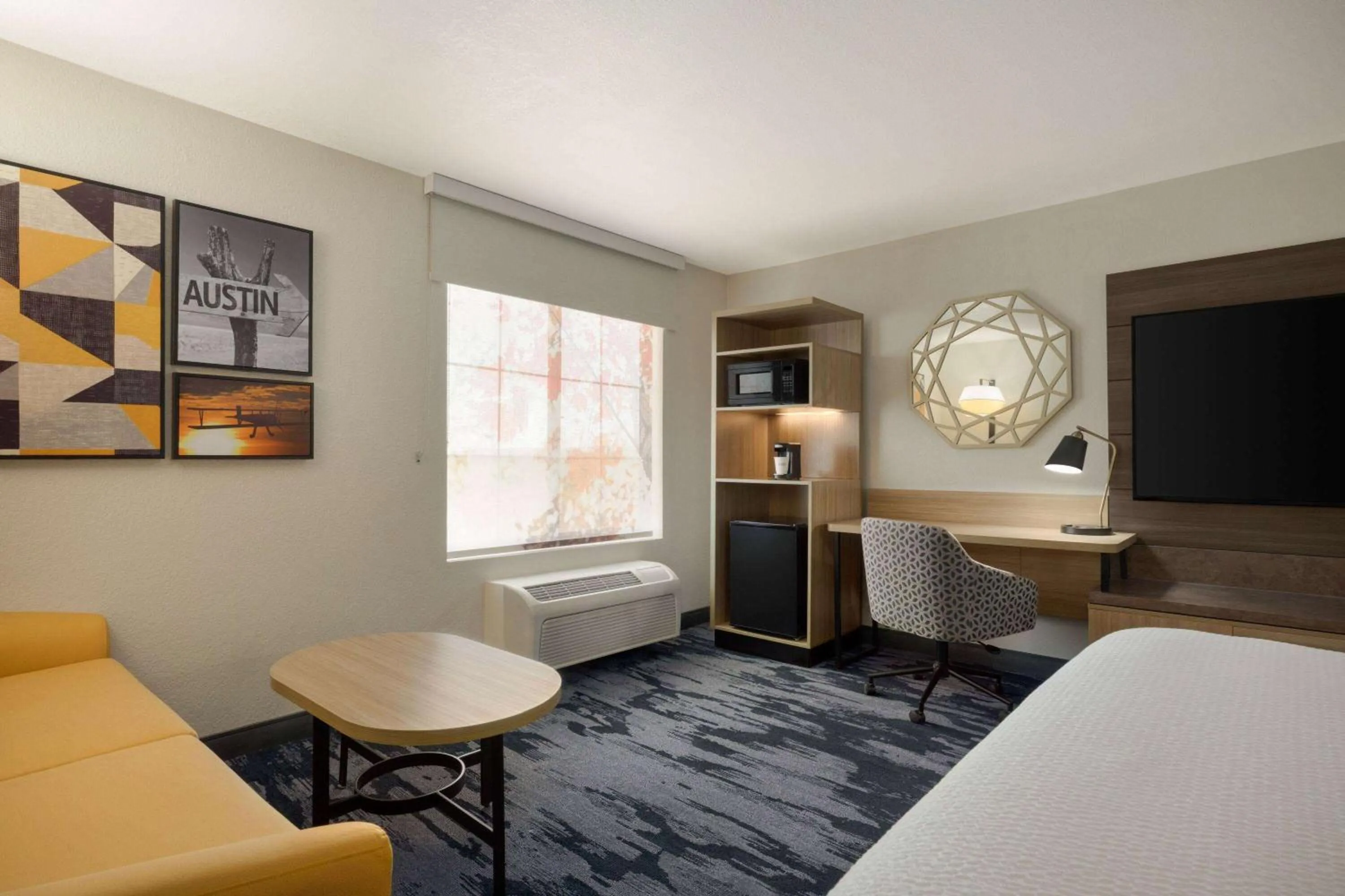 Photo of the whole room, Bed in La Quinta by Wyndham Austin Southwest