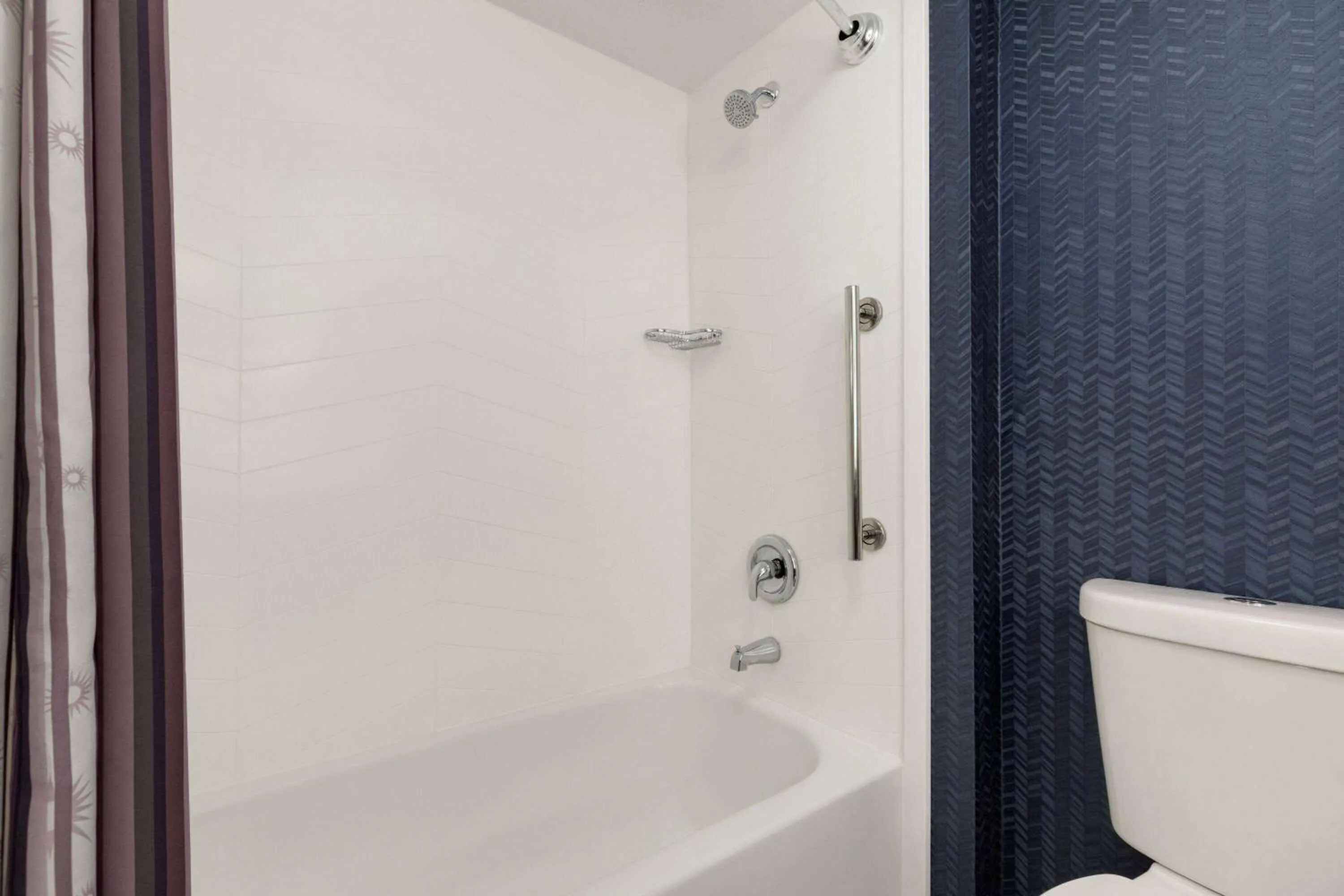 Bathroom in La Quinta by Wyndham Austin Southwest