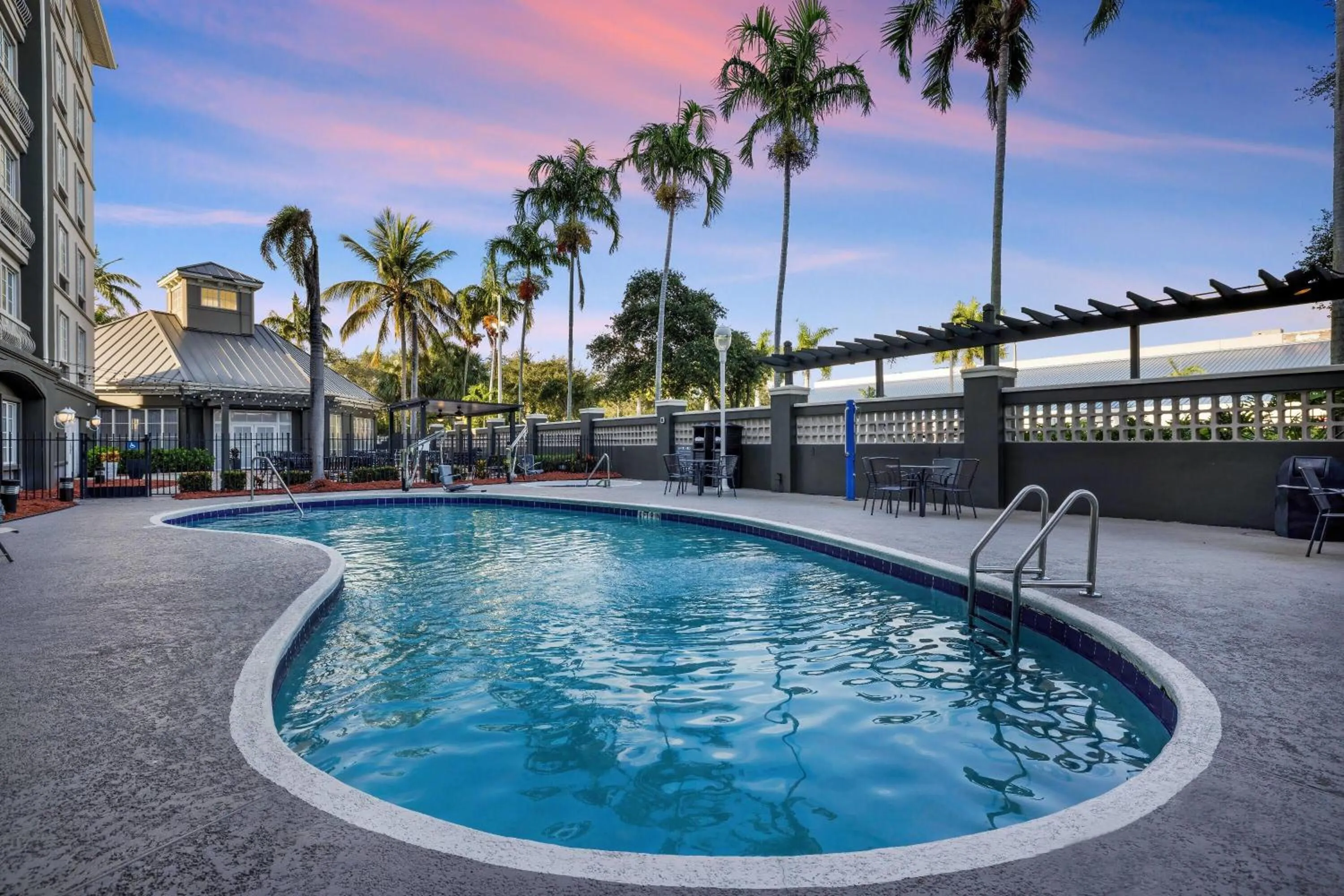 Swimming pool in La Quinta by Wyndham Miami Airport West