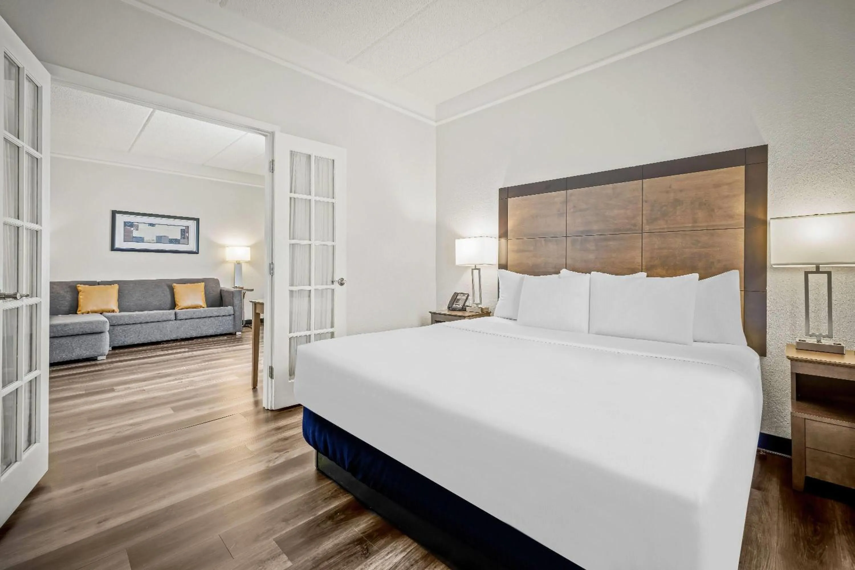 Photo of the whole room, Bed in La Quinta by Wyndham Miami Airport West