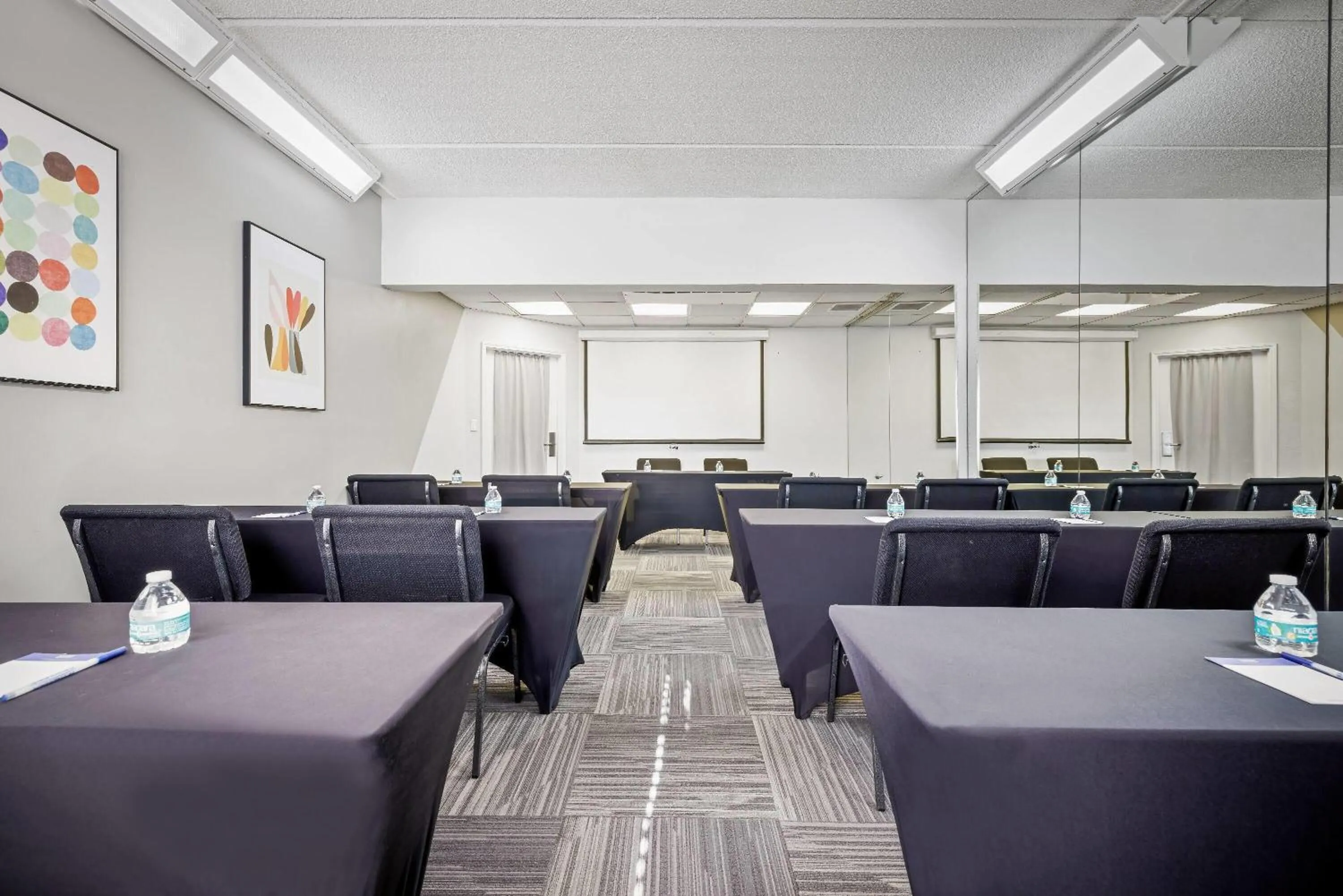 Meeting/conference room in La Quinta by Wyndham Miami Airport West