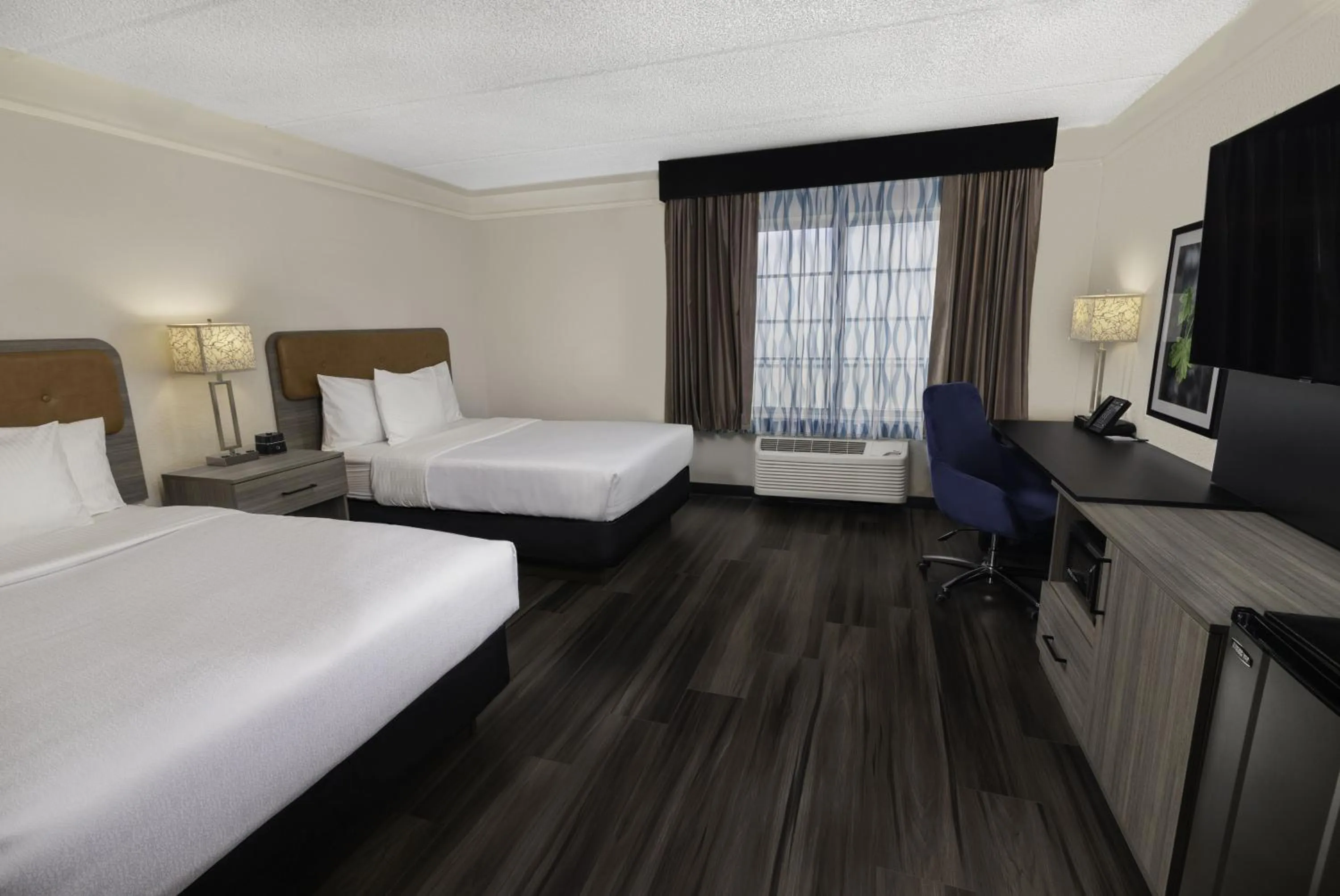 Bed in La Quinta by Wyndham Miami Airport West