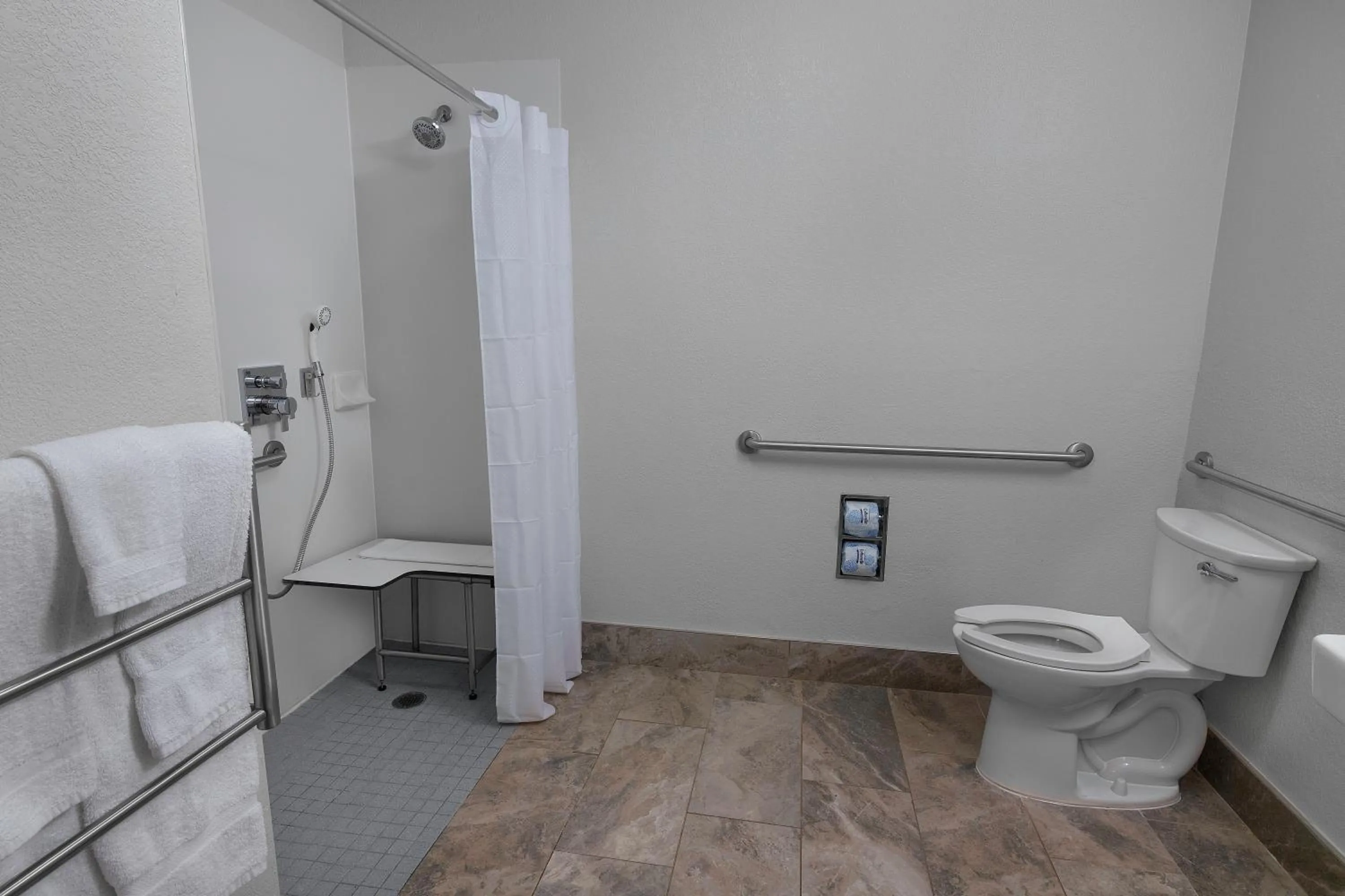 Bathroom in La Quinta by Wyndham Miami Airport West