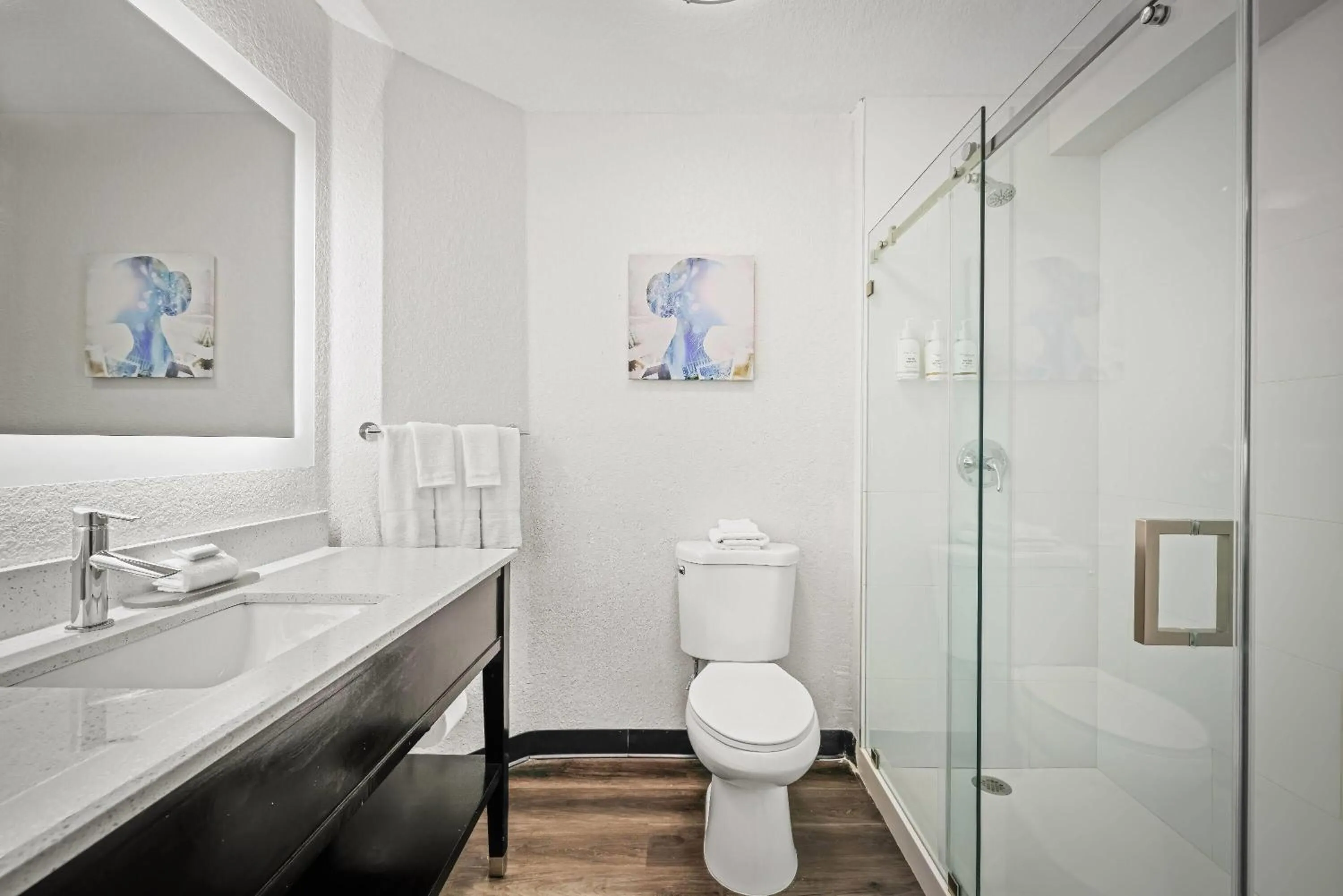 Bathroom in La Quinta by Wyndham Miami Airport West