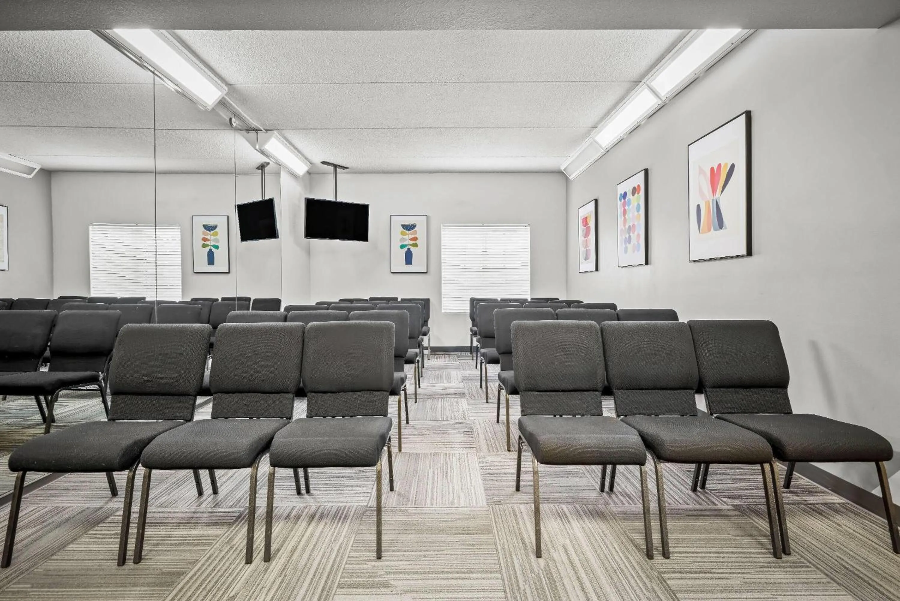 Meeting/conference room in La Quinta by Wyndham Miami Airport West