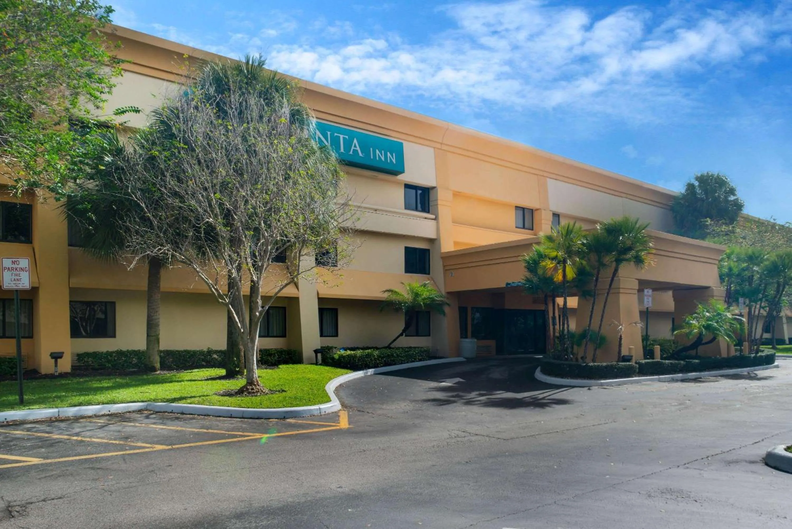 Property building in La Quinta Inn by Wyndham Ft. Lauderdale Tamarac East