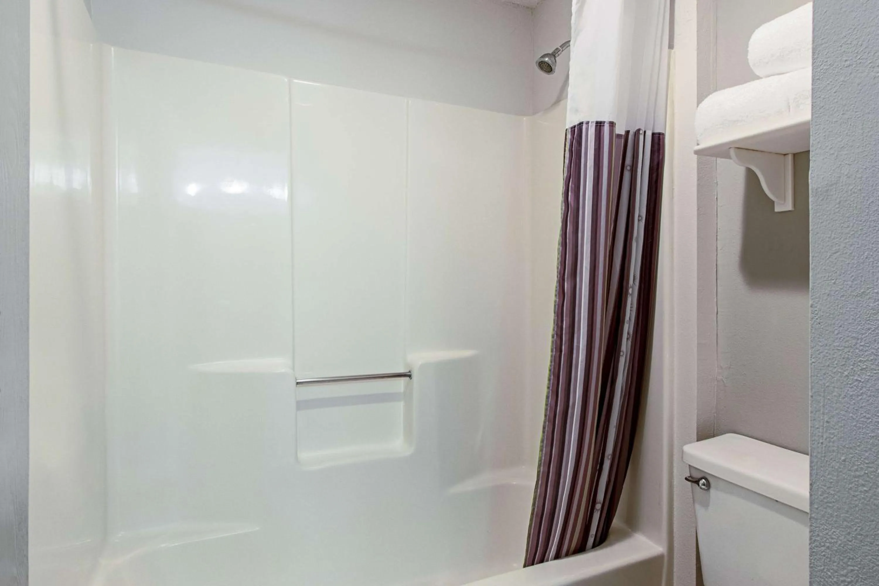 Bathroom in La Quinta Inn by Wyndham Ft. Lauderdale Tamarac East