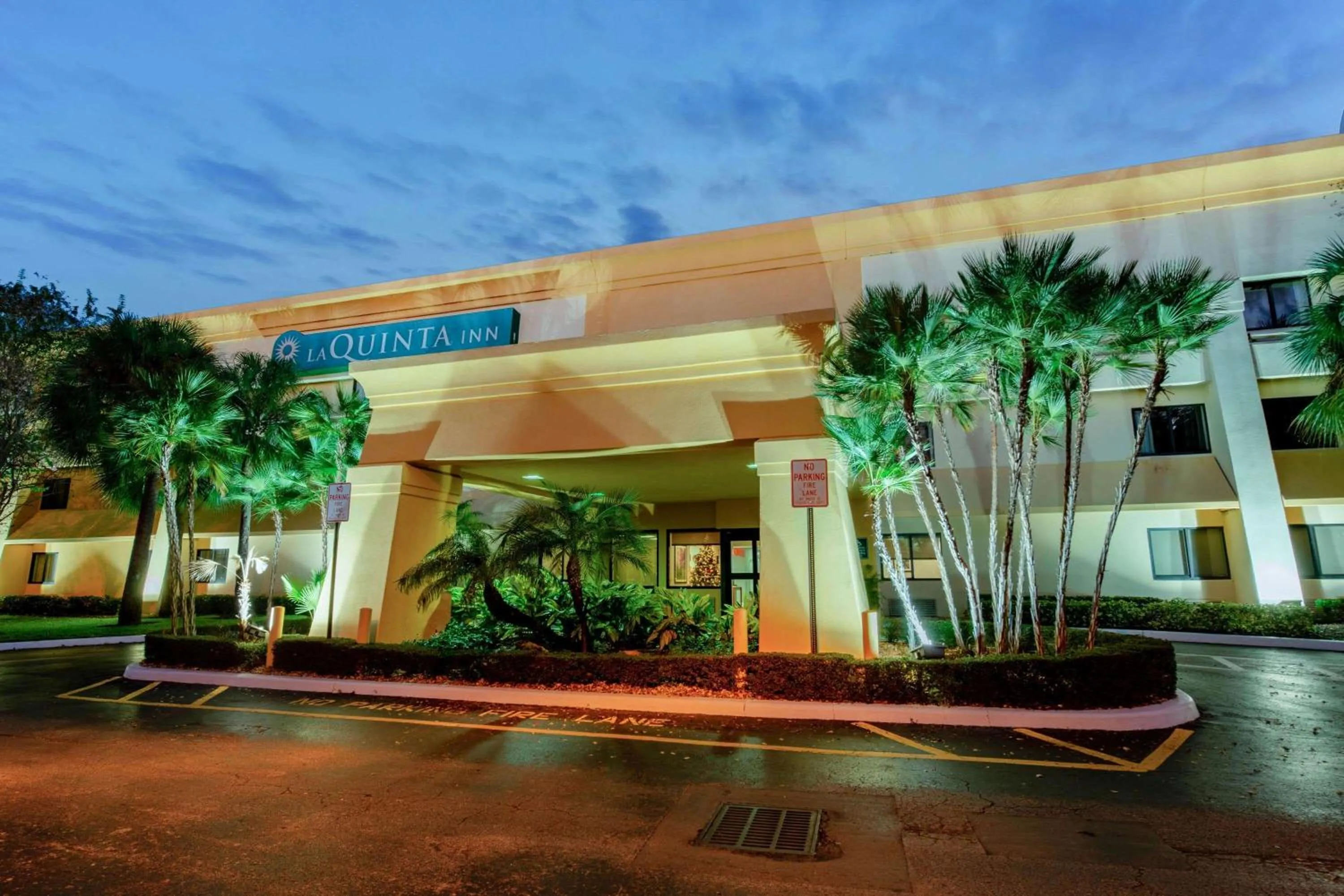 Property building in La Quinta Inn by Wyndham Ft. Lauderdale Tamarac East