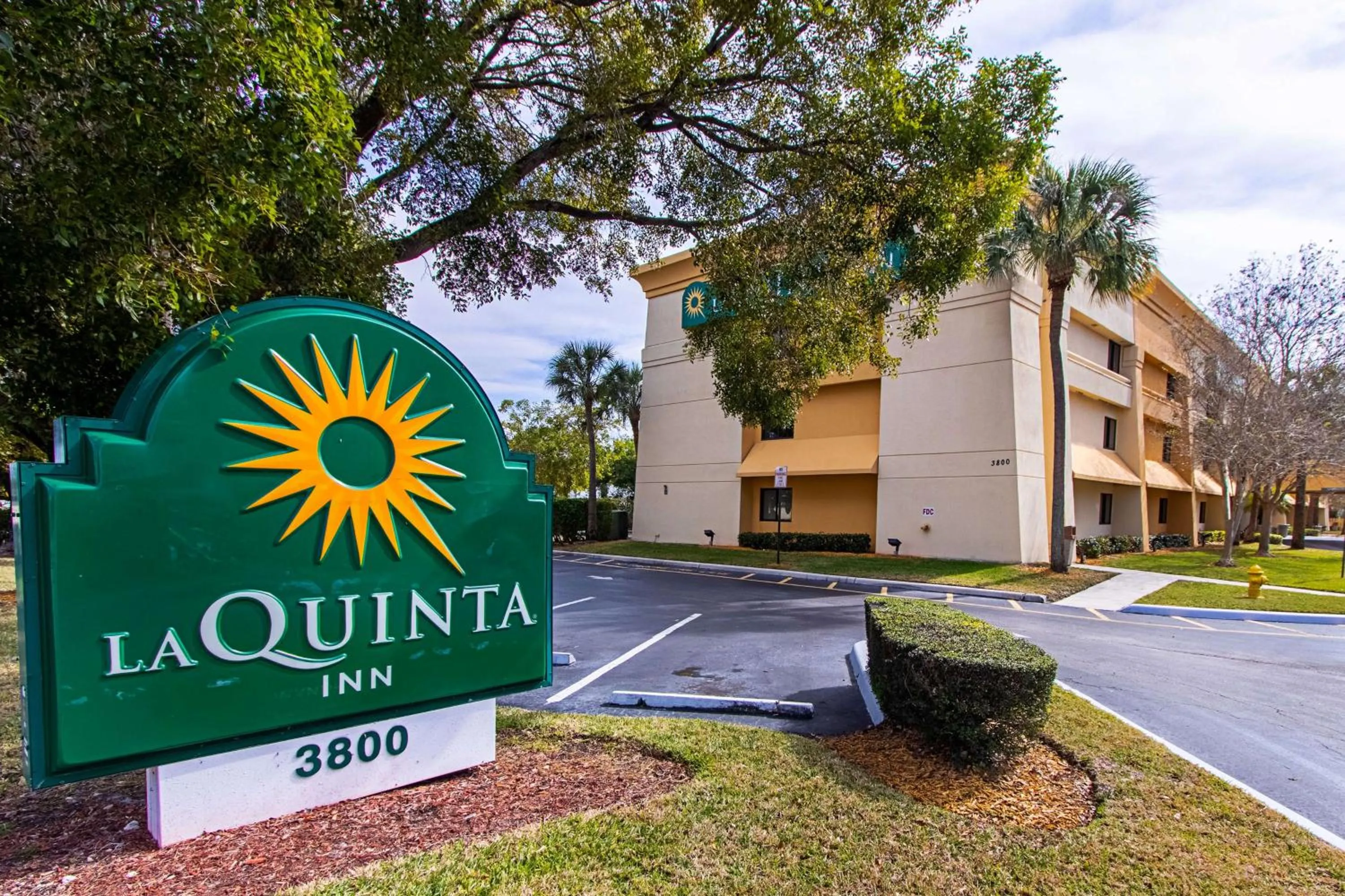 Property building in La Quinta Inn by Wyndham Ft. Lauderdale Tamarac East