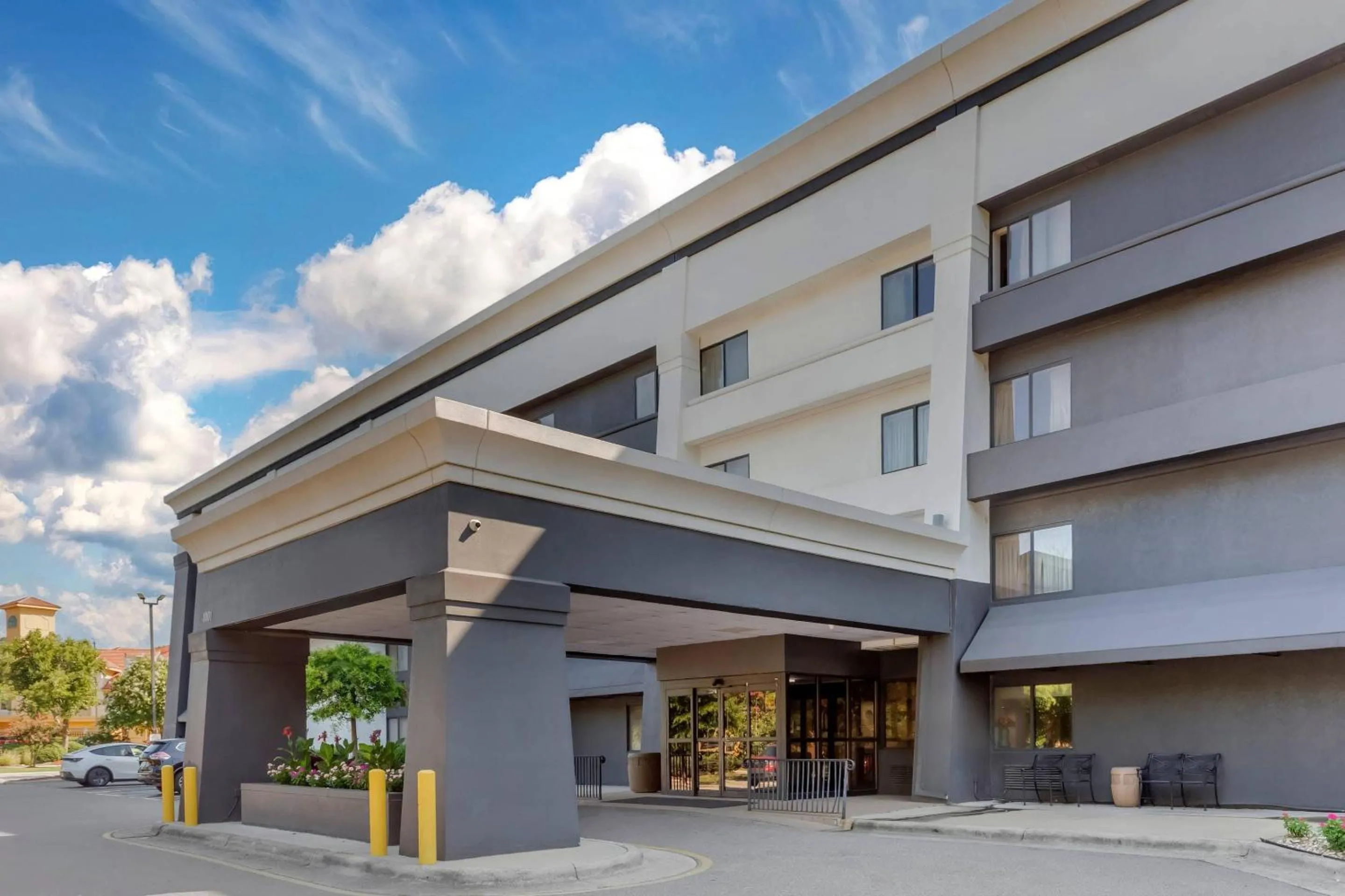 Property building in Quality Inn & Suites Raleigh Durham Airport