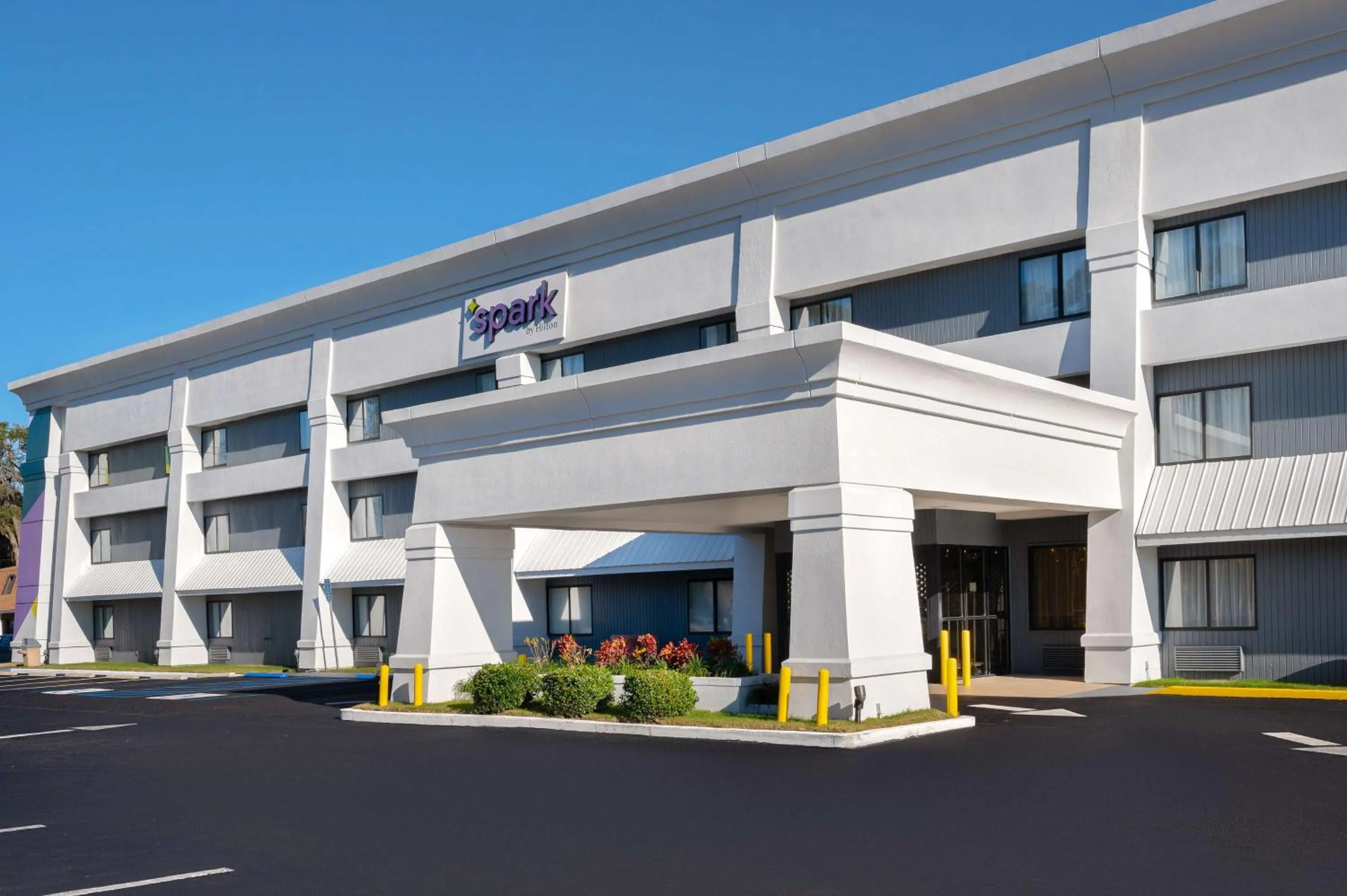 Property building in La Quinta by Wyndham Savannah Southside