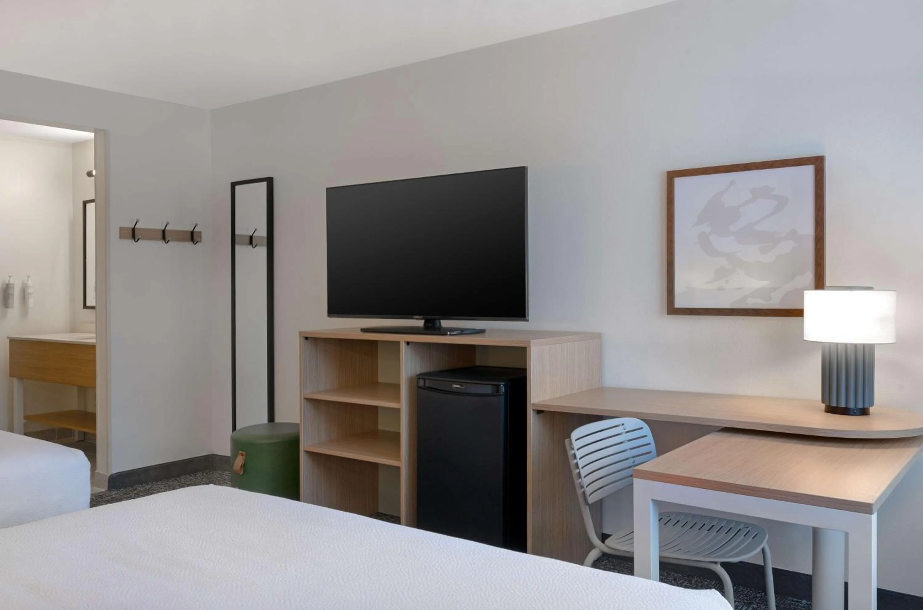 Bedroom, Bed in Spark by Hilton Savannah Midtown