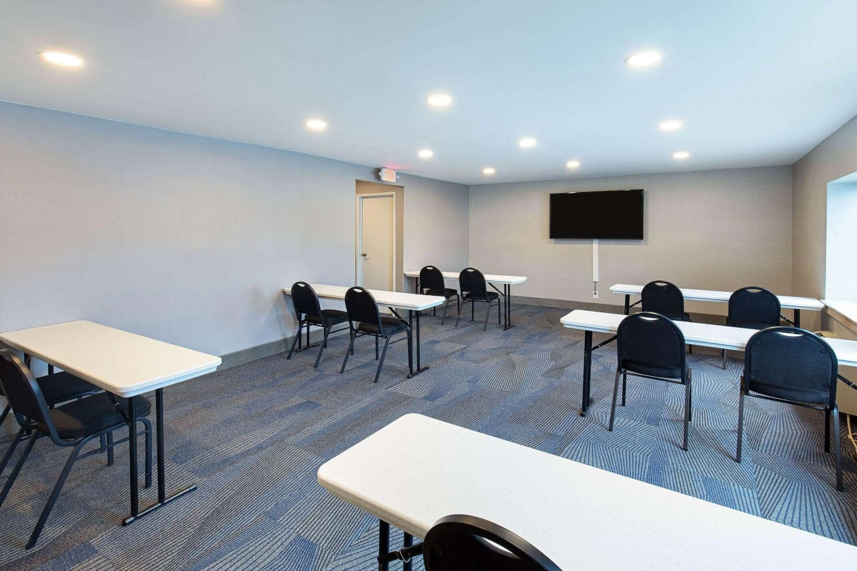 Meeting/conference room in La Quinta by Wyndham Nashville Airport