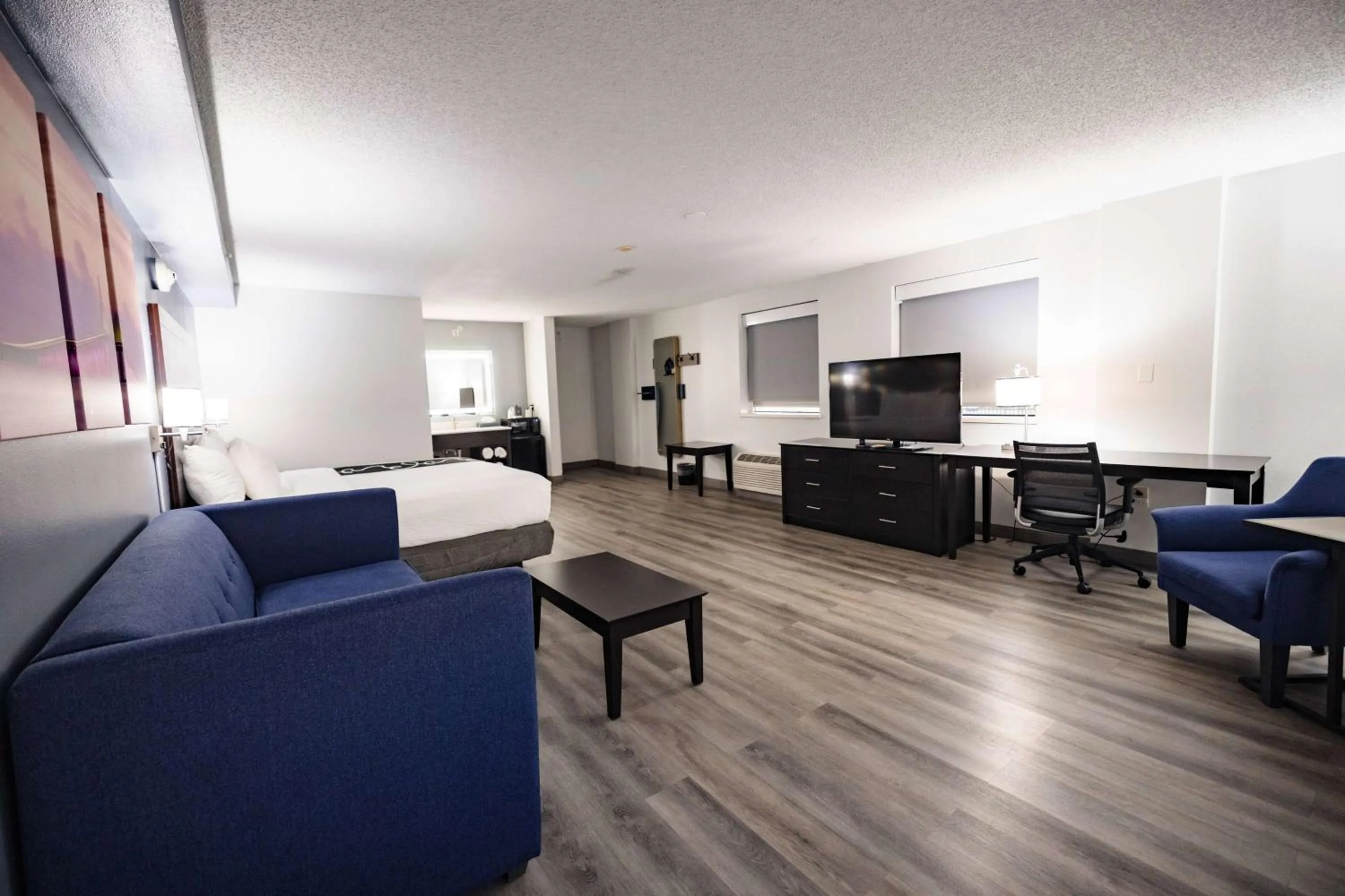 Photo of the whole room in La Quinta Inn by Wyndham Tampa Near Busch Gardens